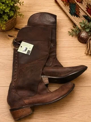 Consignment #451 women’s size 9 boots brand Diba