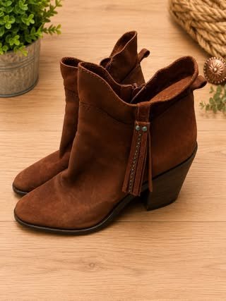 Consignment #453 - Lucky Brand Women’s Heeled Boots