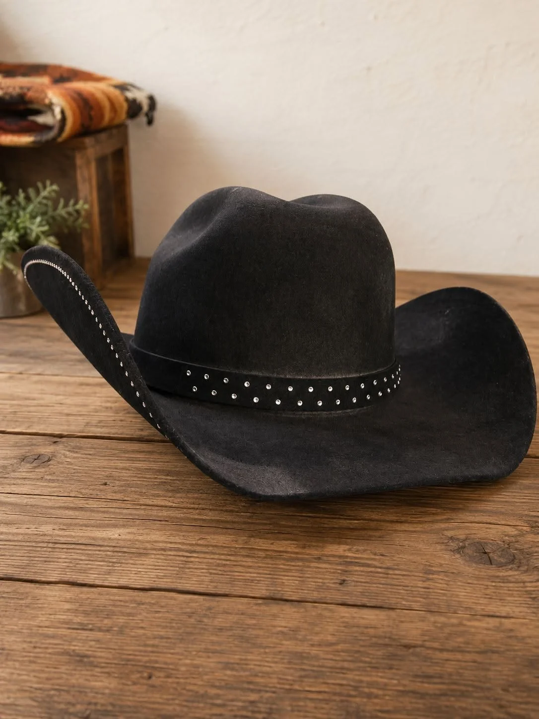 Consignment #332 - Black Serratelli Cowboy Hat