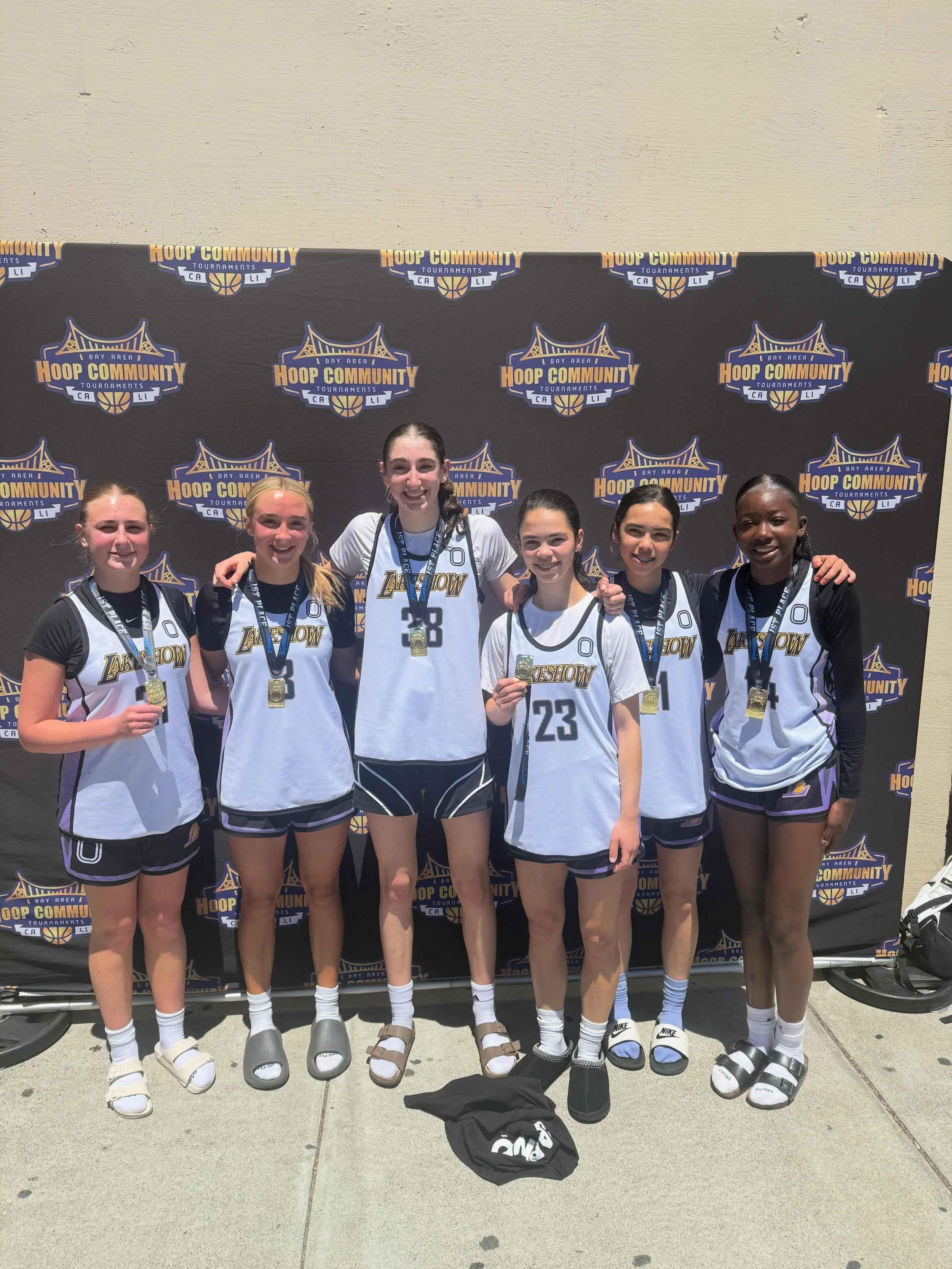 Lakeshow 15/16U with their first tournament win!!
💪🔥💜💛