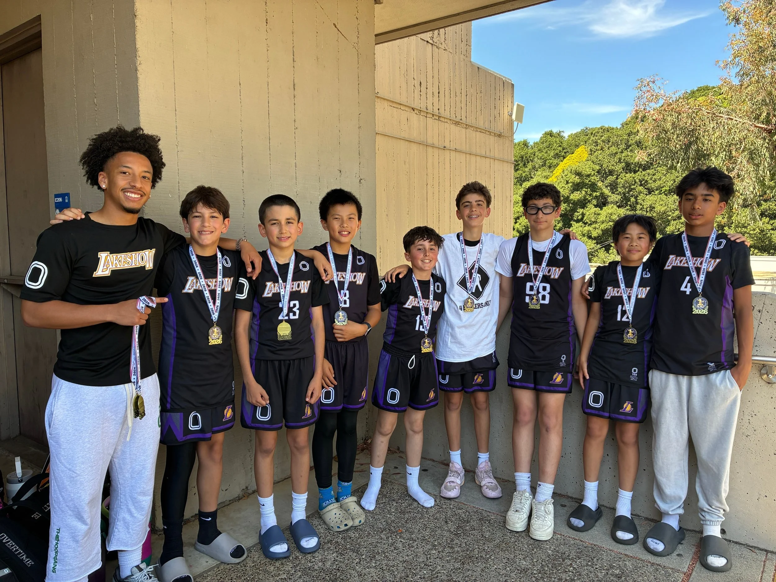 12U Phillips 4-0 @4ballers_only &amp; @gsg.hoops Memorial !!!🥇
#LakeshowFam💜💛