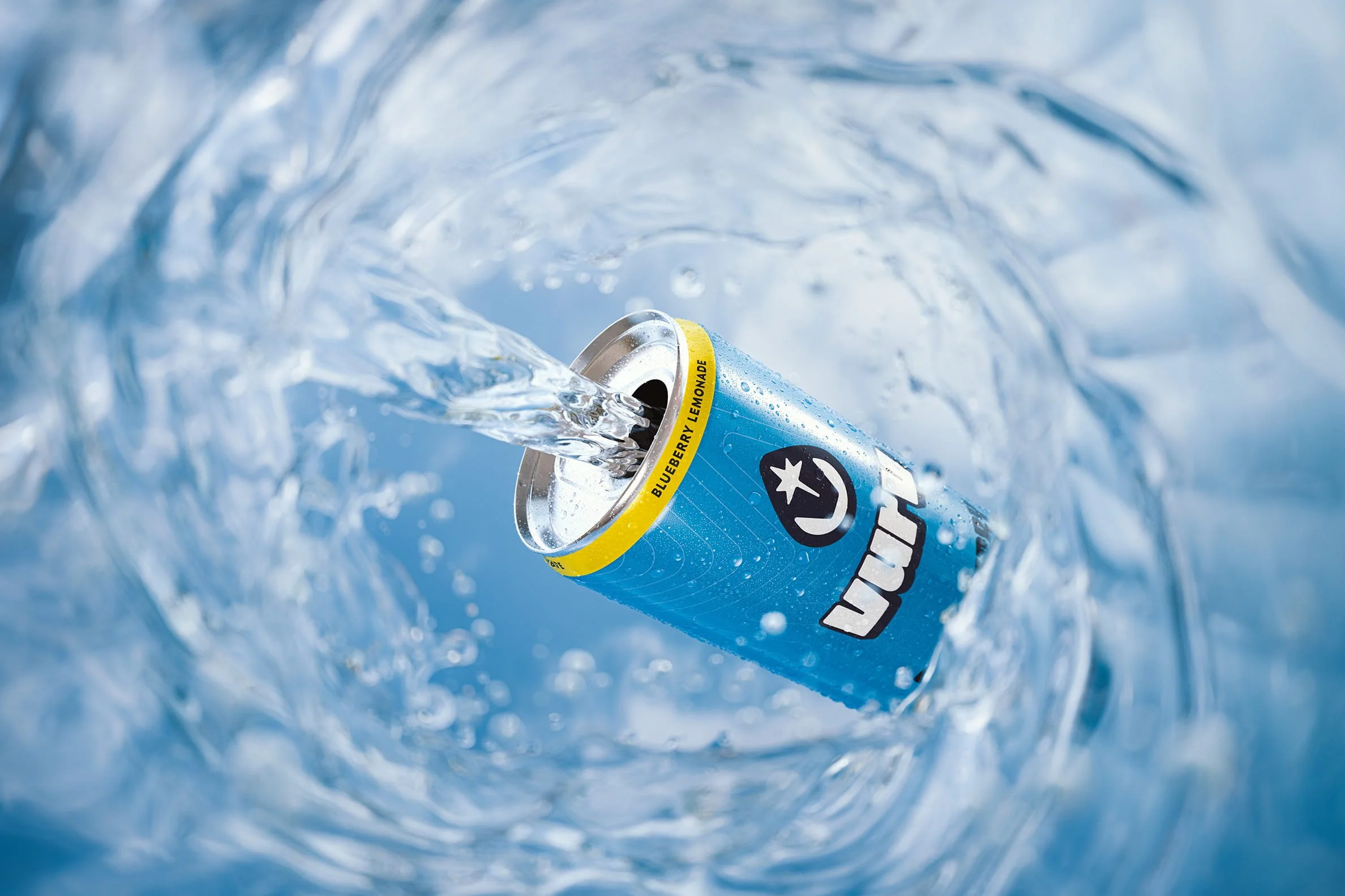 PouringPOV_BlueberryLemonade_01(REDUCE).jpg