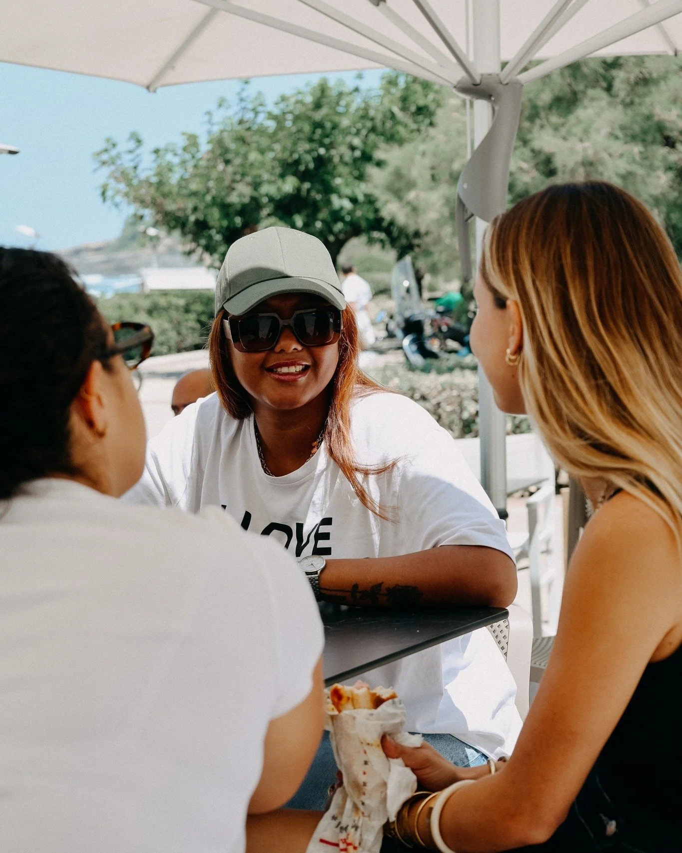 En famille, entre amis, en couple ou bien seul&hellip; c&rsquo;est toujours un plaisir de vous voir prendre le temps de savourer un moment chez nous.
Vos sourires, vos retrouvailles, vos habitudes ann&eacute;e apr&egrave;s ann&eacute;e&hellip; c&rsqu