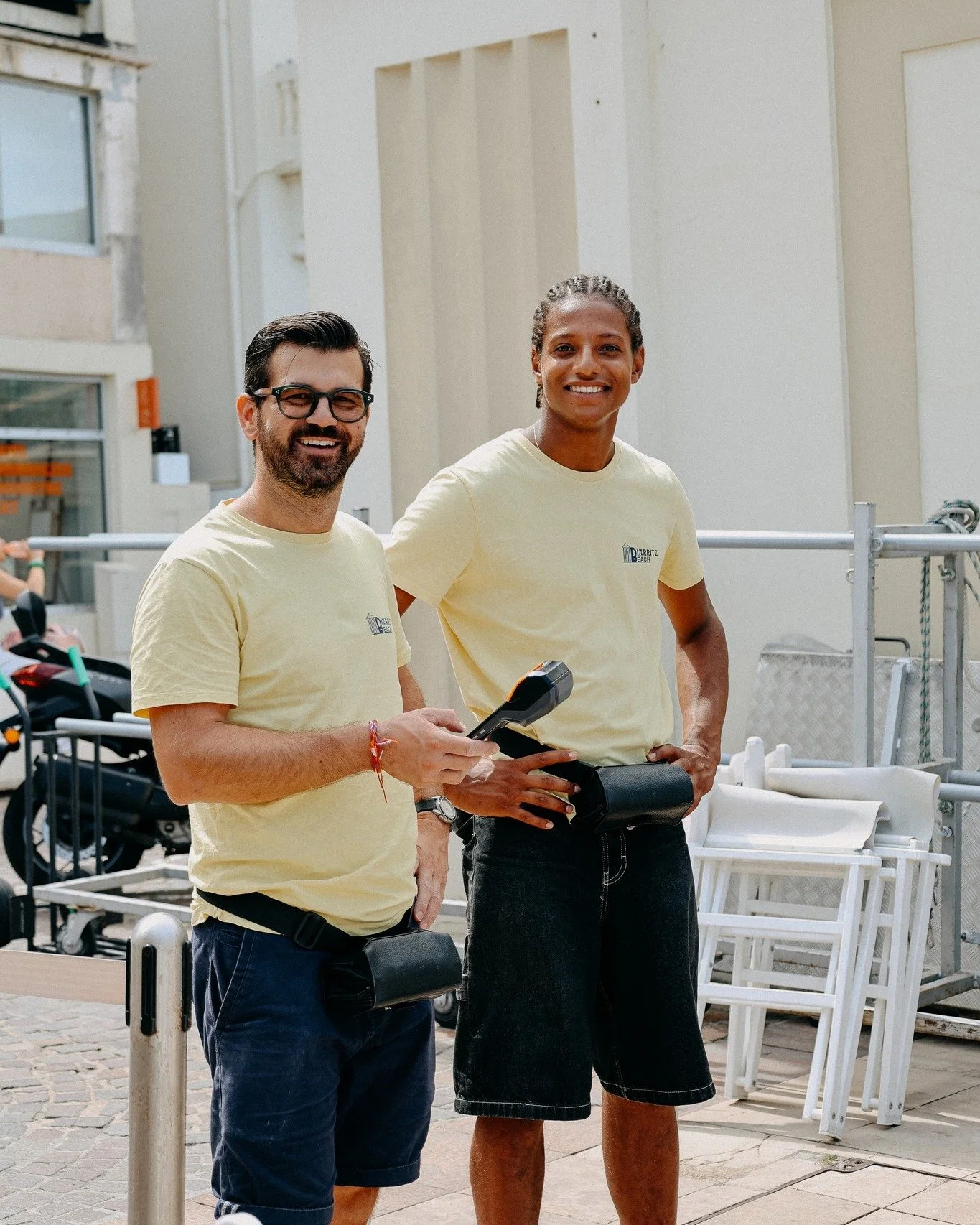 Les sourires que vous connaissez peut-&ecirc;tre d&eacute;j&agrave;&hellip; 👋

Florian &amp; Lucas, deux visages du Biarritz Beach et surtout deux bonnes doses de bonne humeur au quotidien ❤️

📍 Biarritz Beach &ndash; Grande Plage, 64200 Biarritz
#