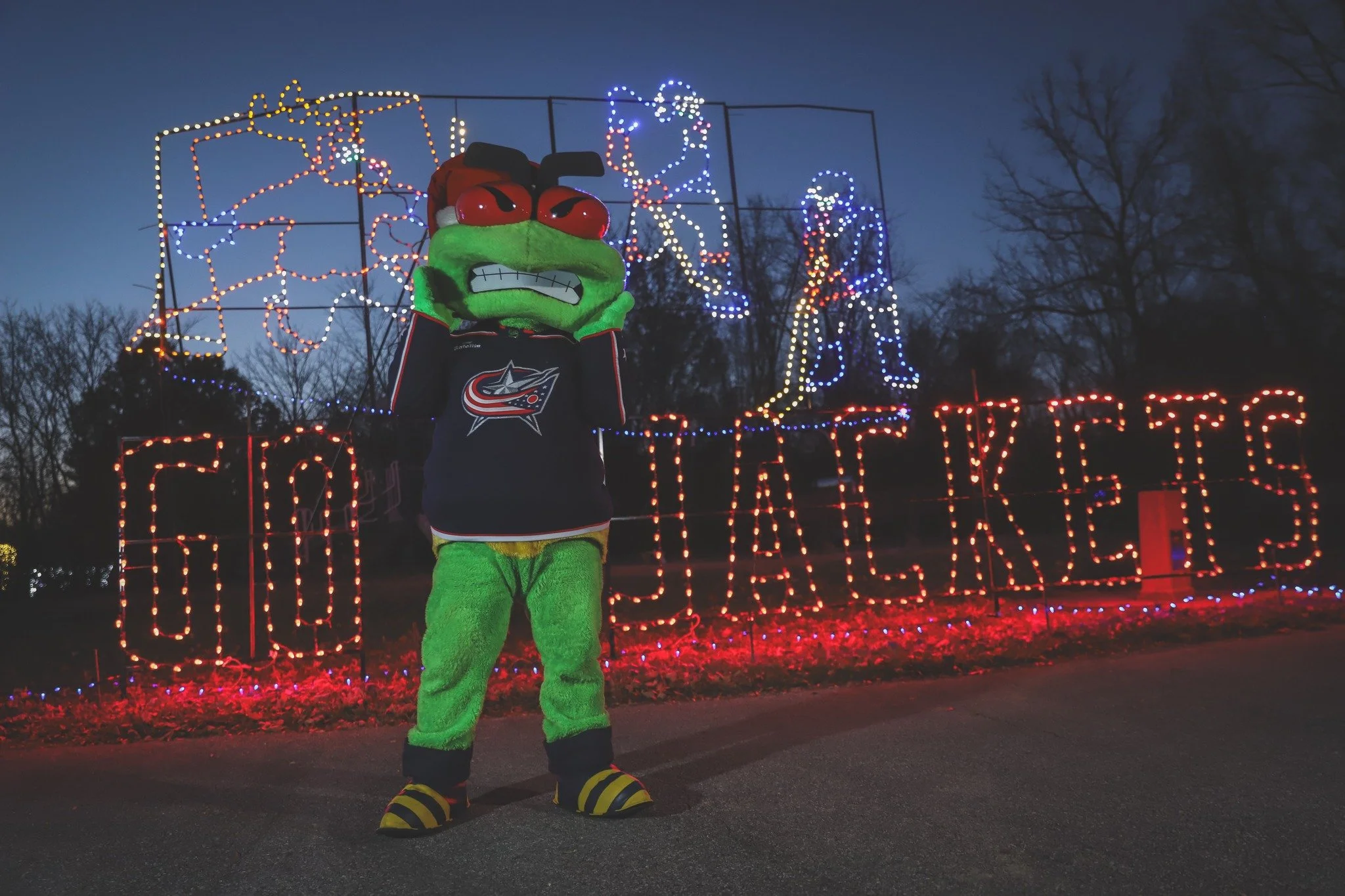 With 5 DAYS until opening night, it's almost game time for us, and we've got the best cheerleader! Every year is a new show, with a new setup and new displays, and @stingercbj approves of them all. Come see what all the buzz is about this season, sta