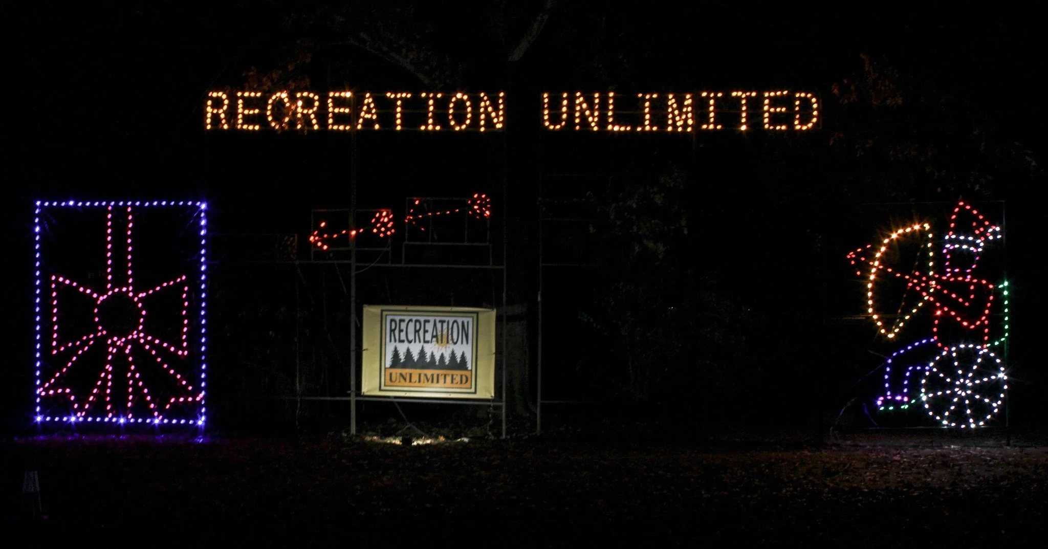 This Giving Tuesday, you can make a difference in the community by taking a trip through our show! Our show proudly benefits @recreation_unlimited, @akacentraloh, @stepsforsarcomawalk, @children_of_valor, @valortutoring and  @aliciasclosetohio. The p