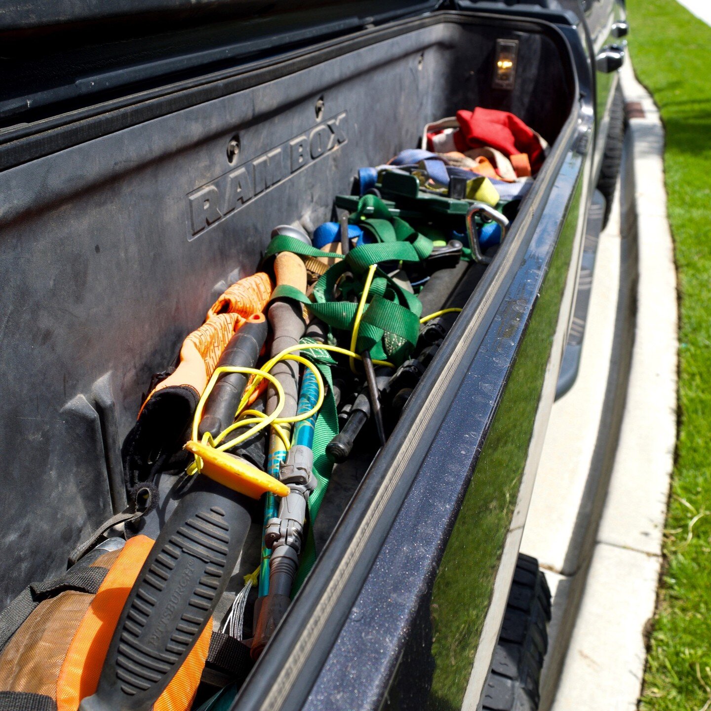 Swipe to see the difference! The back of your truck can turn from a mess of bungee cords and ratchet straps to a few neatly organized GOATs. See for yourself at www.twistedgoat.com 🐐 #greatestofalltools