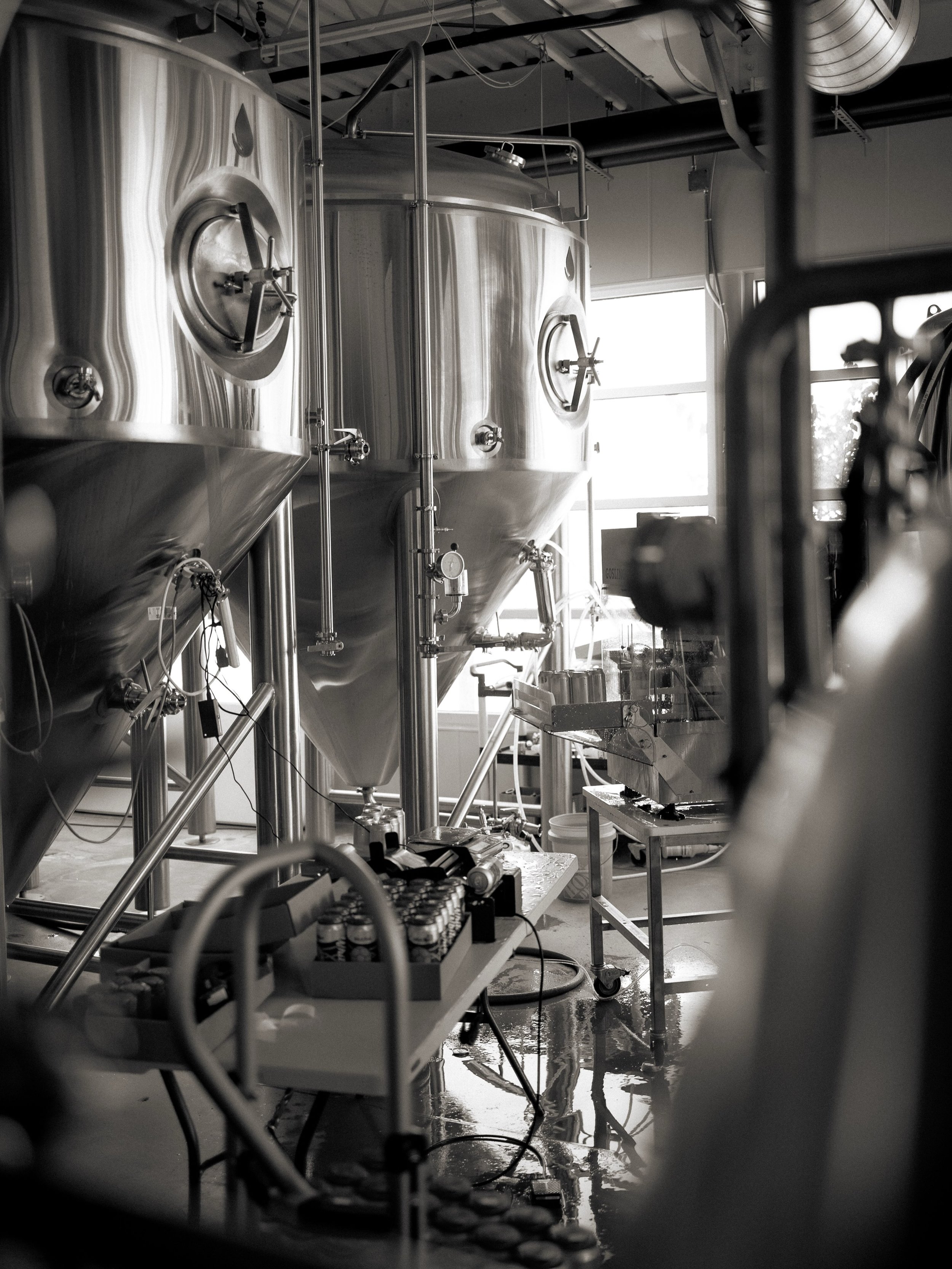Brewery bts as we get ready for new releases 🍻 stay tuned.

#dallasbrewery #texascraftbeer #whiterockalehouse #whiterockbrewery #dallastx
