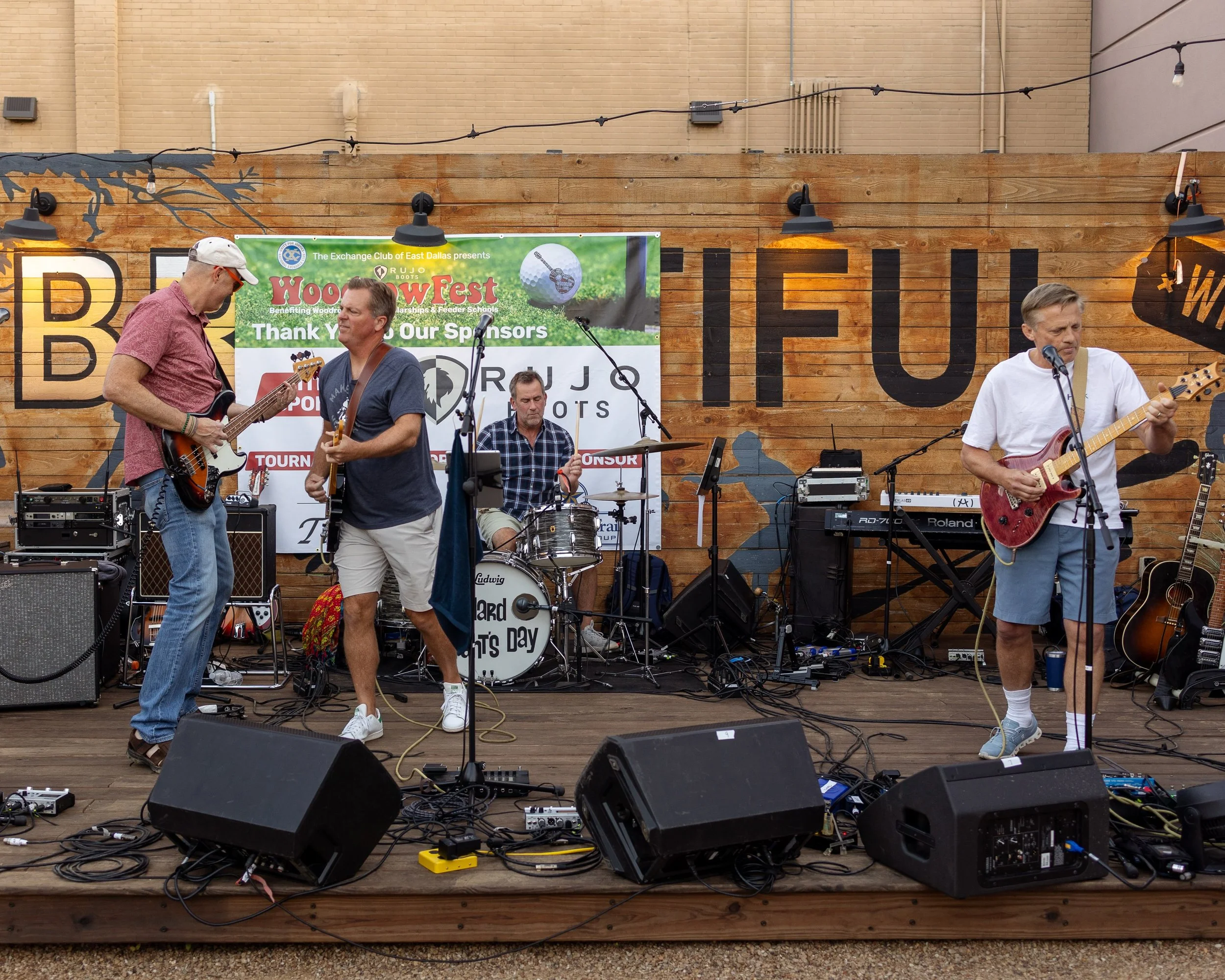 🎸LIVE MUSIC THIS FRIDAY🎸 Come hang in our beer garden while we listen to @suburban_crime_spree jam. Music starts at 6!