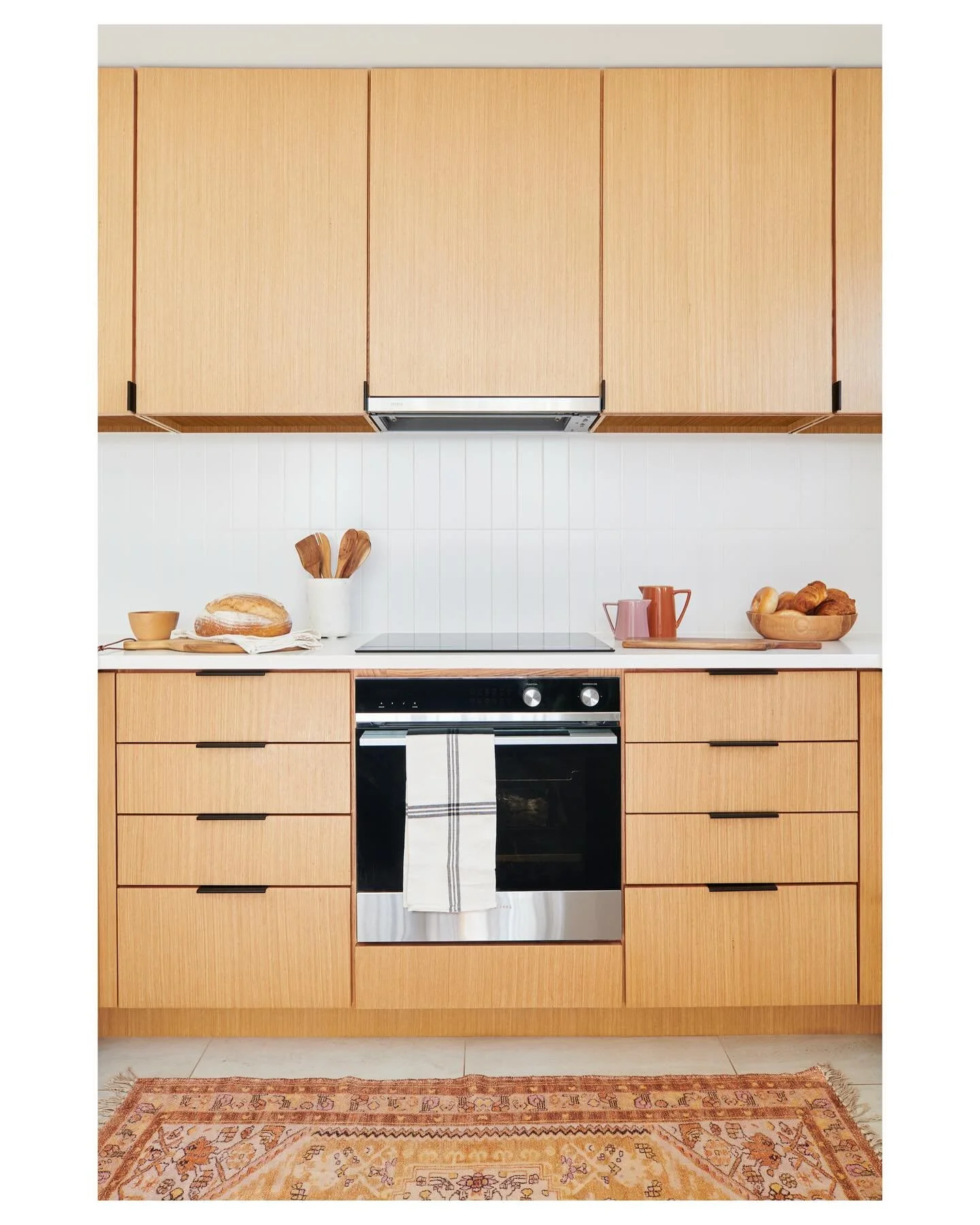 Kitchens don&rsquo;t need to be complicated - especially small kitchens. Proportion is key, always 😘

@_doma_design_ @dettmore101 @lisa.russman