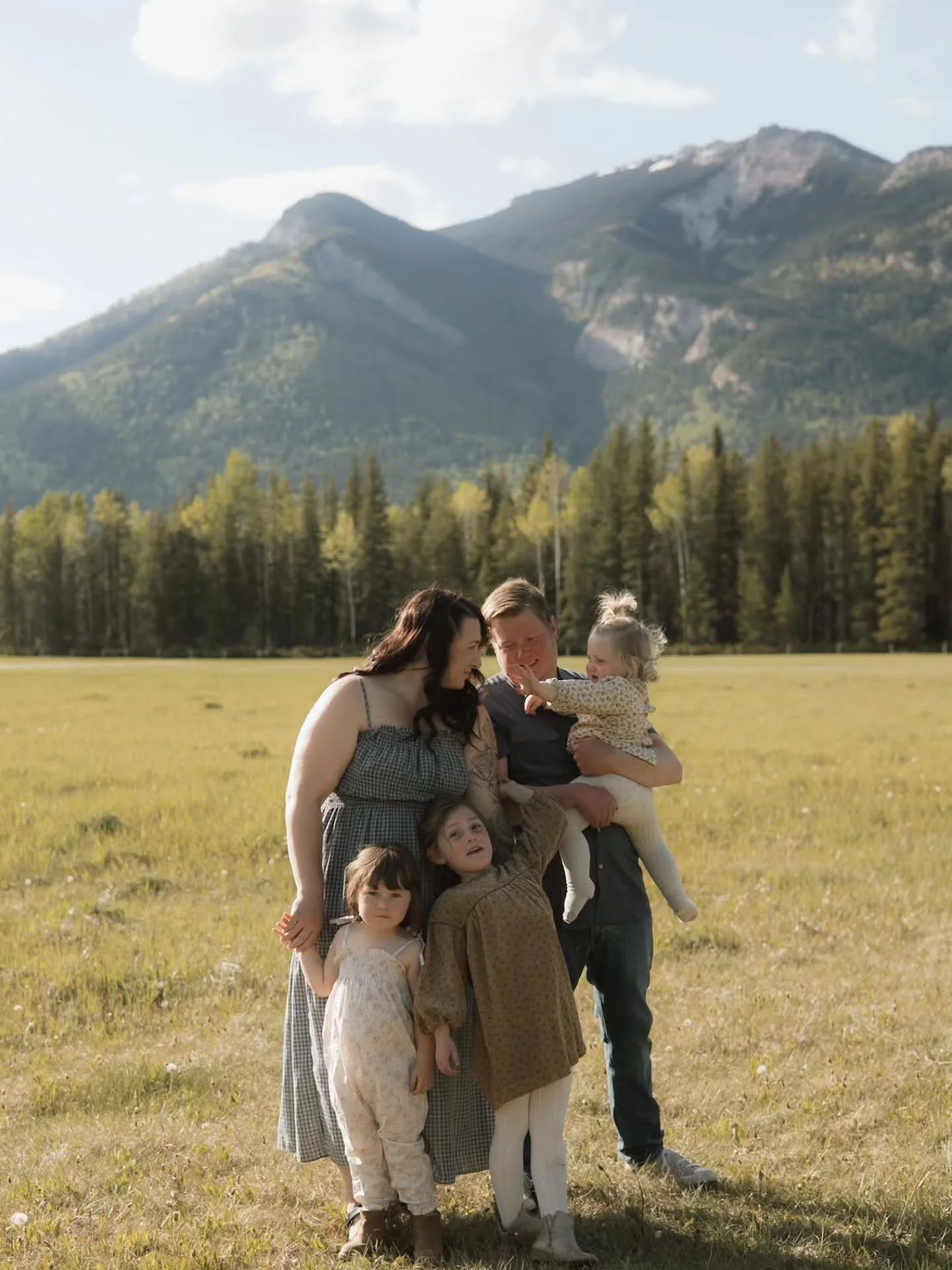 J&amp;S and their beautiful girls. Enjoying the sunshine while my kid has fun riding their quad in the background 🤣

Thank you for having us out and becoming friends <3
.
.
.
.
.
.
#familysession #familyphotopraher #rockymountains #goldenbc #gold