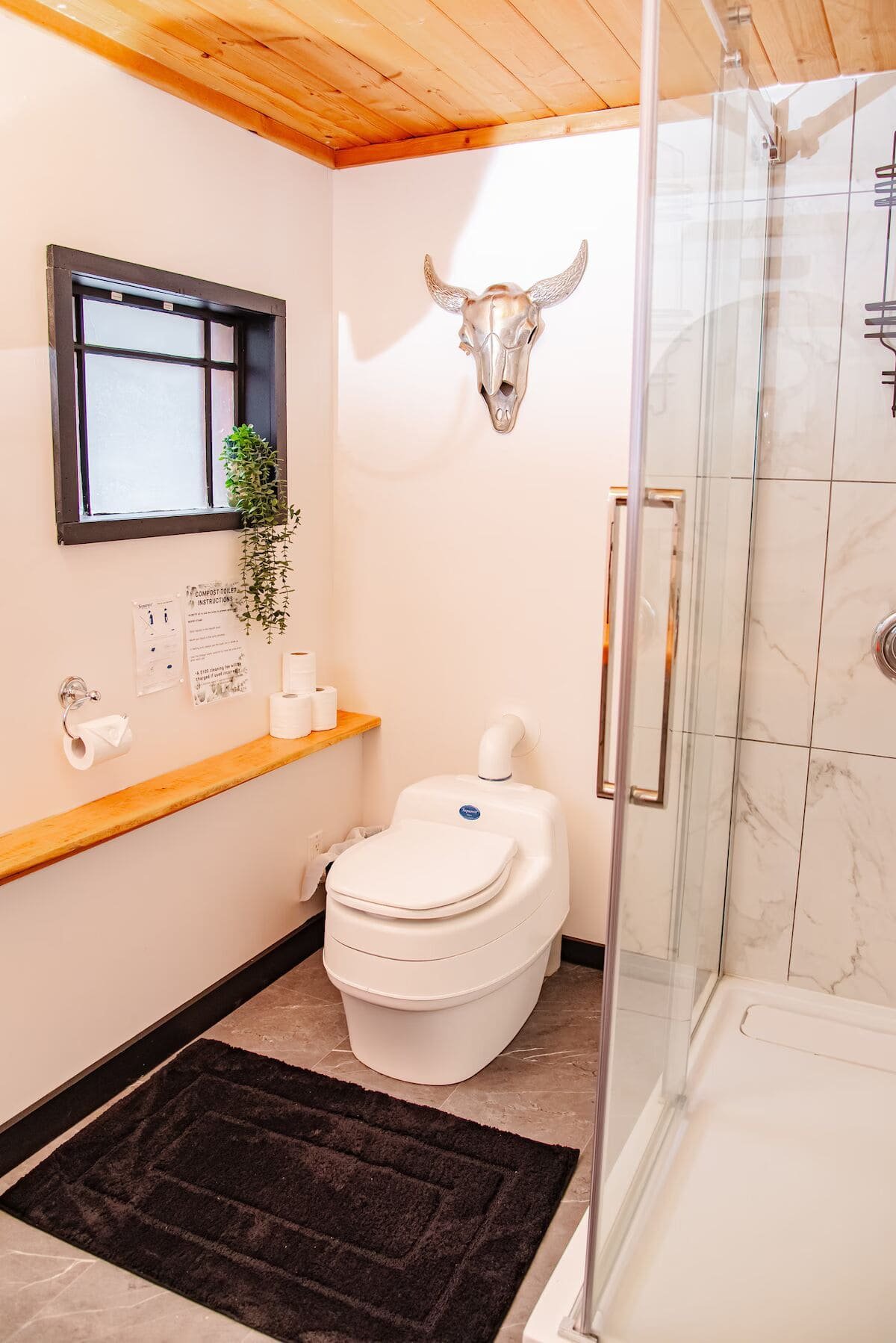 Full-bathroom01-The-Hutte.jpg