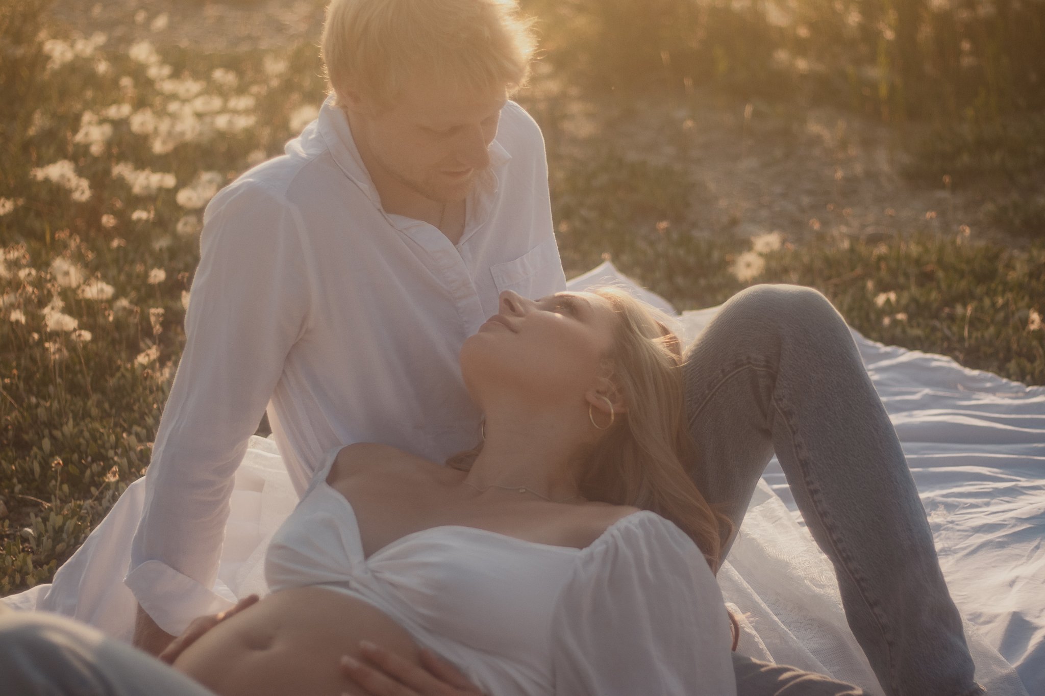 Golden hour maternity shoot in Golden, BC