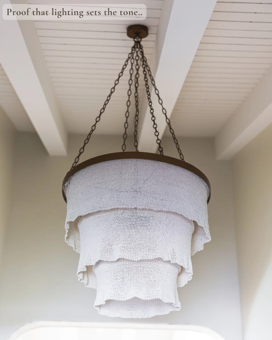 Here&rsquo;s the proof that lighting sets the tone. 

Swipe to see how a few fixtures can completely transform a space ➡️ 

Which fixture is your favorite? Comment down below and let us know!

#JLSHomeDesign #Lighting #LightFixtures #AZHomes #HomeIns