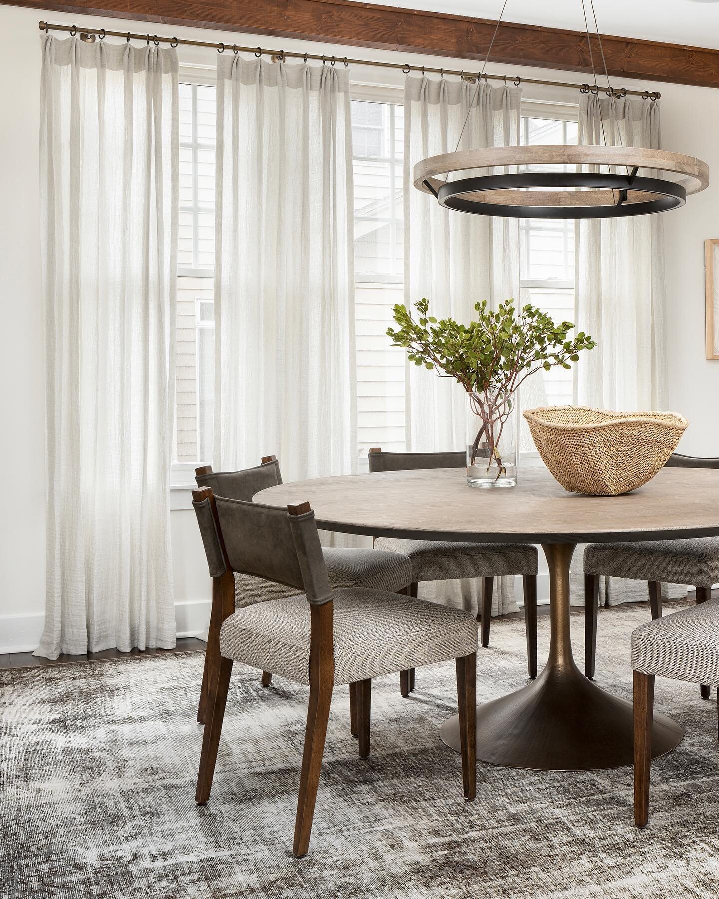 D I N I N G  R O O M  S E A S O N / / / 

I love a round table in a dining room. They make conversation easy and intimate creating a better connection. 
📷 @landrephoto 
.
.
.
#dining #diningroom #diningtable #customwindowtreatments #vintagerug #text