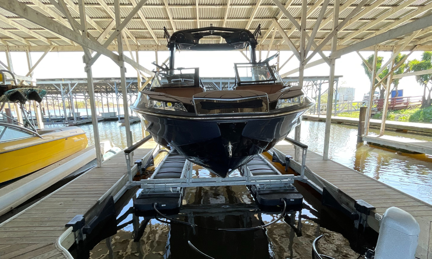 boat lift in cruiser haven marina