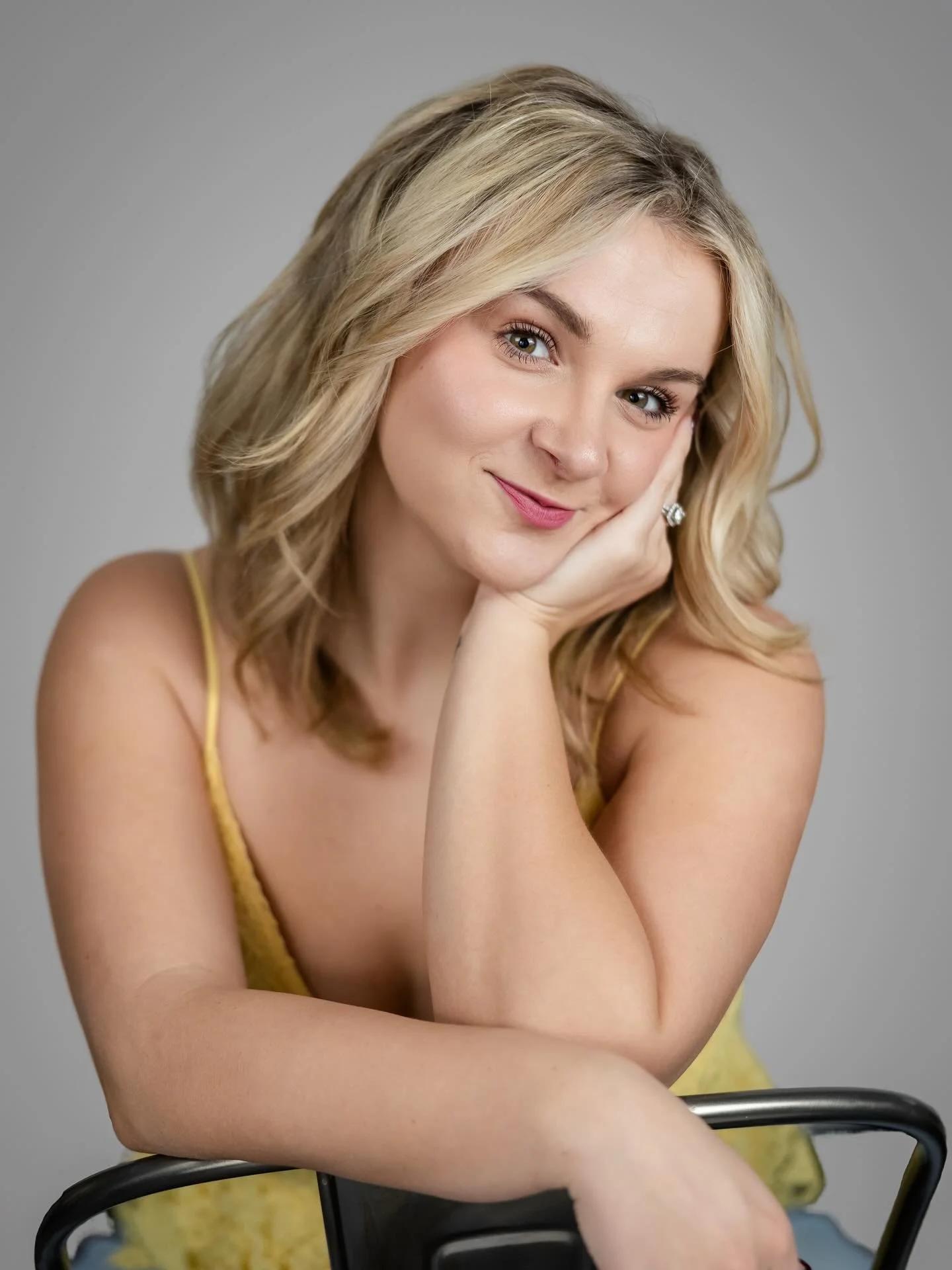 New shots by the ever lovely @_crystalstephens_ 🤍 Excited for this new year &amp; all that is to come😉🥰🪩🤸&zwj;♀️🩰🥰🩷🥳