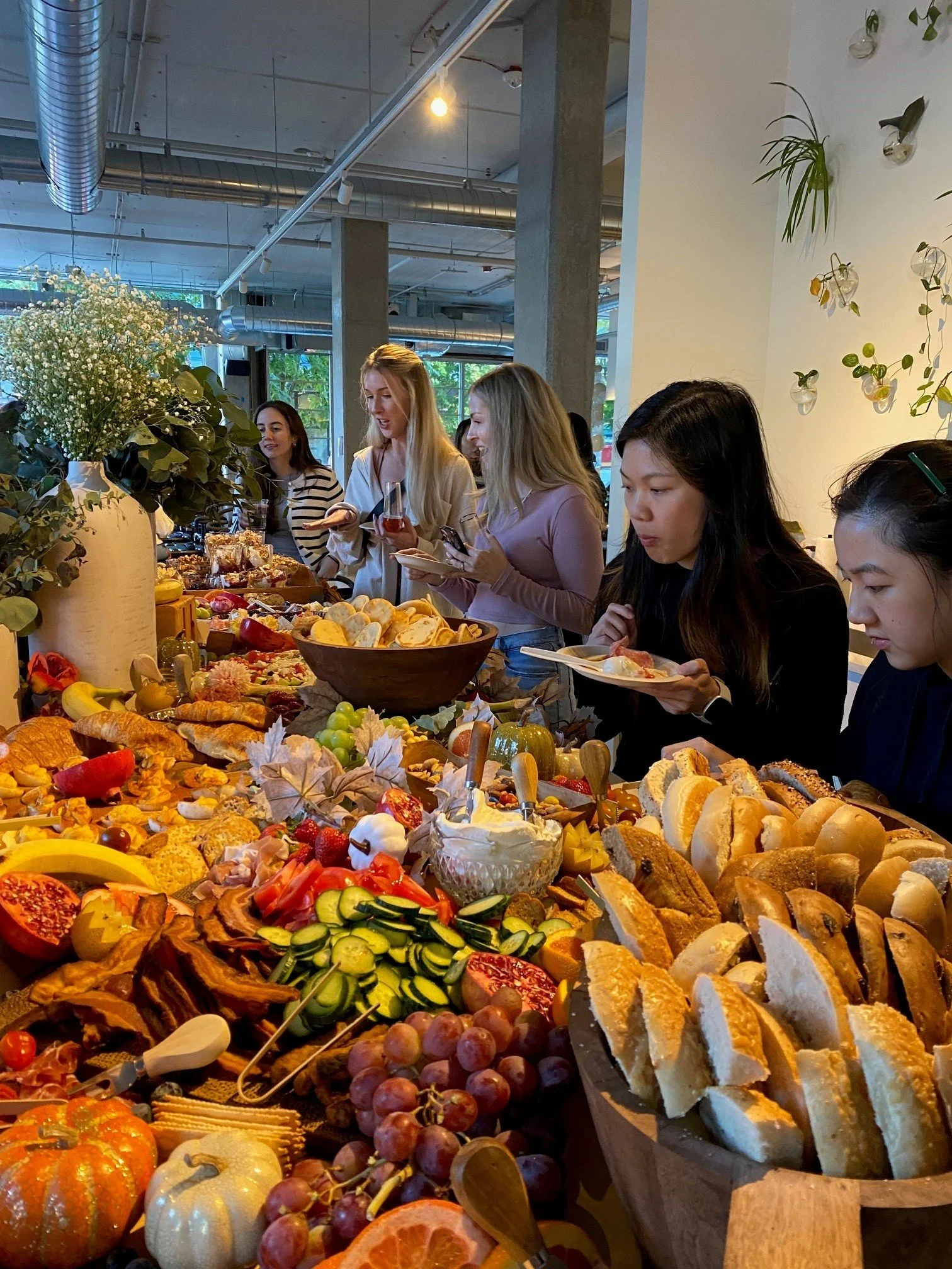 ppl eating yellow tone.jpg