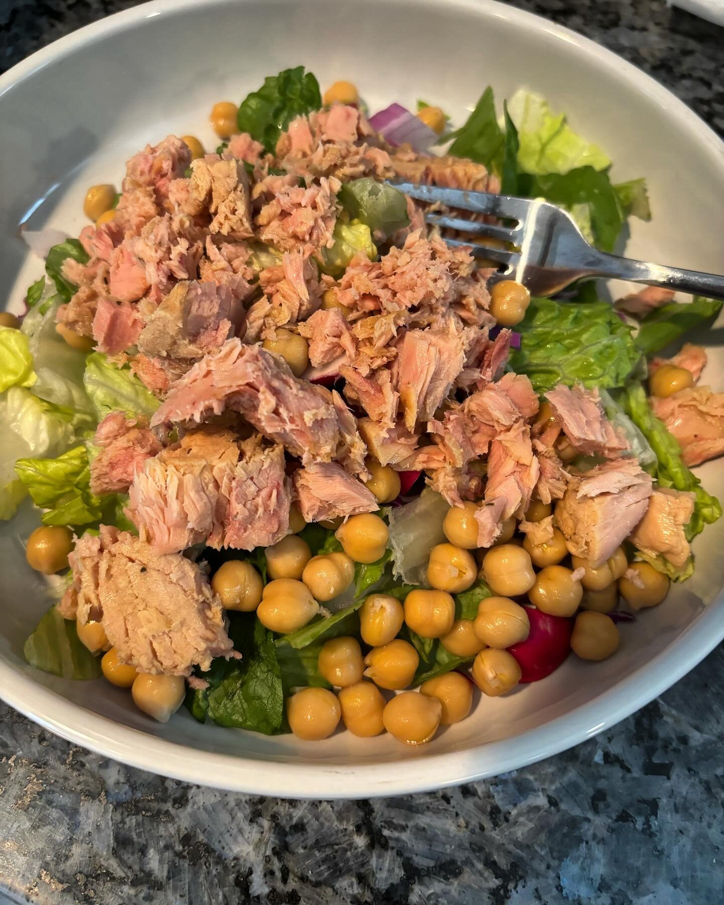 Easy, high protein dinner tonight! *Bag of Italian lettuce chopped 
*Chick peas 
*cherry tomatoes
*red onion sliced
*radishes chopped
*Genova yellow fin tuna (garlic and Tuscan herb)- @Shoprite
Dressing:
Olive oil and red wine vinegar with oregano 
*