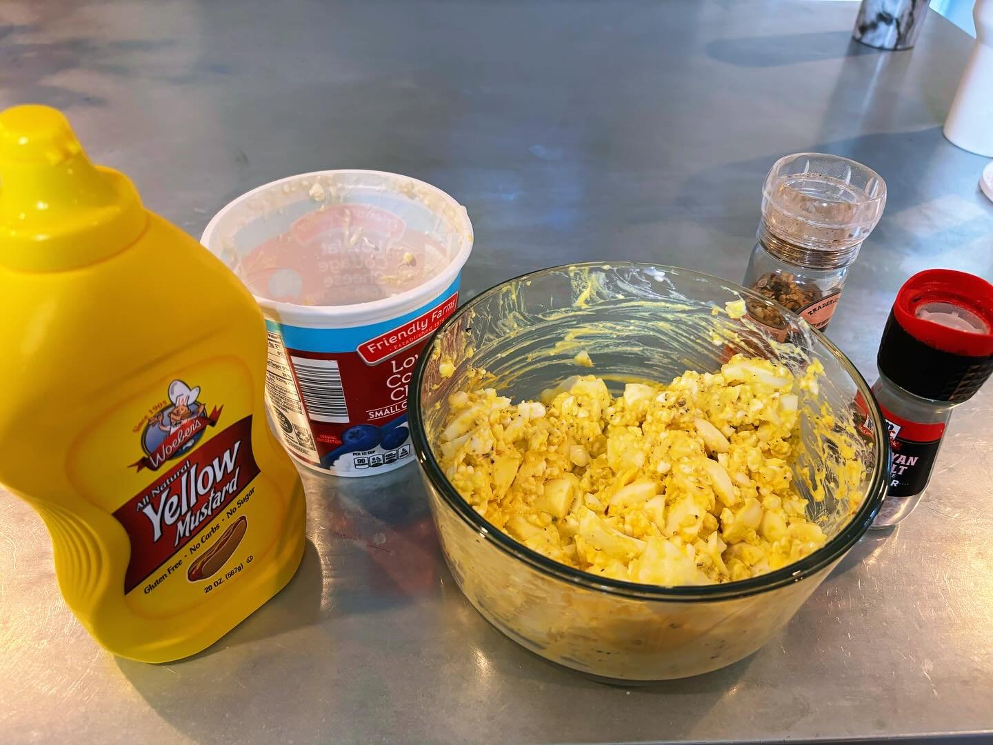 What's for lunch today?! 

High protein egg salad recipe with no mayo! 

🥚 2 hard boiled eggs
🧀 1/2 cup of low fat cottage cheese
💛Mustard
🧂 everything but the bagel seasoning 
😋😋courtesy of Laurie hook @hooked.up_withlaurie