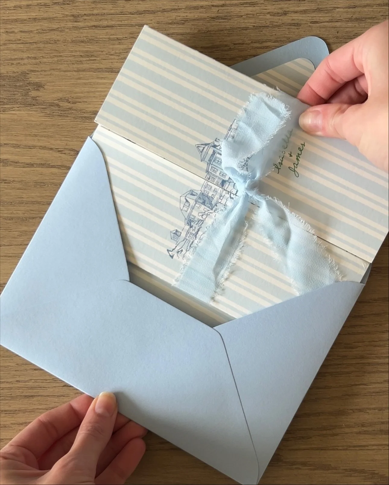 From the summer archives 🌊💐🍐🥂🍇⁠🍊⁠
⁠
🌊 @bellaamorse ⁠
💐 @carolinehwilliams⁠
🍐 @manuelaamm⁠
🌸 @aleighb19 
🥂 @anna_impullitti⁠
🍇⁠ @anna_impullitti⁠
🍊 @caseystuver

#weddingstationery #weddinginvitation #weddinginspiration