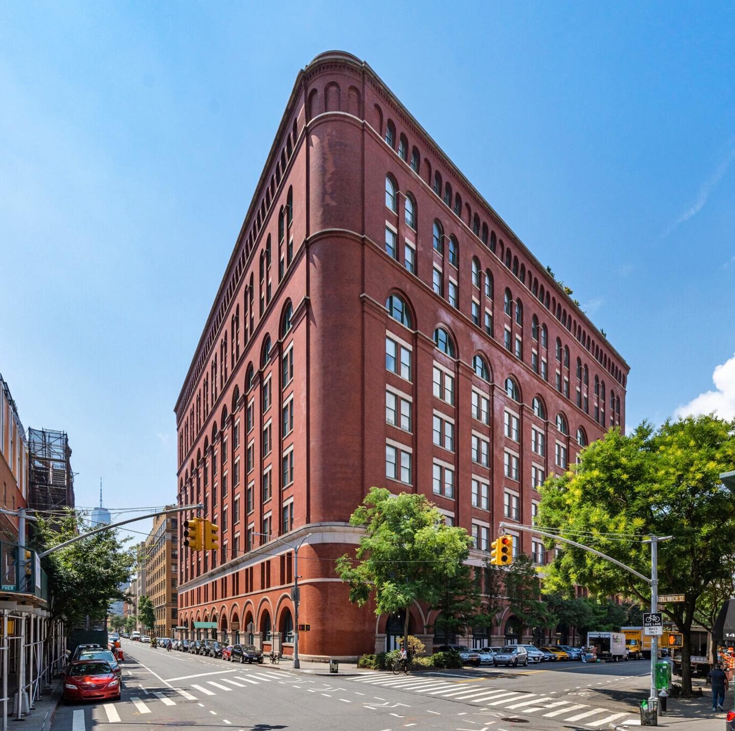 HAPPY WKND!!! Ecstatic to add this historic landmarked gem to our project line up this Fall! 💫💫💫
The Archive has defined West Village style since 1899. The impressive 10-story, full block building with double-height ceilings, arched windows, and u
