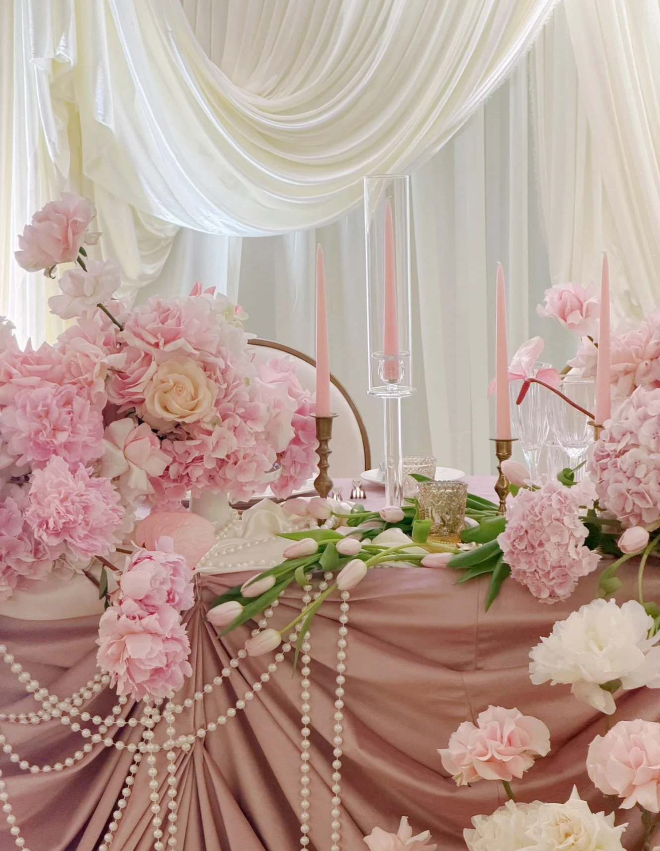 Layers of fabric, pearls, florals and candlelight gave this setting a little old-world charm.

Planning, design,styling &amp; coordination @styled_by_juno 
Venue @langhamsydney 

#Styledbyjuno #WeddingStyling #SydneyWeddingDesigner #RomanticWedding #