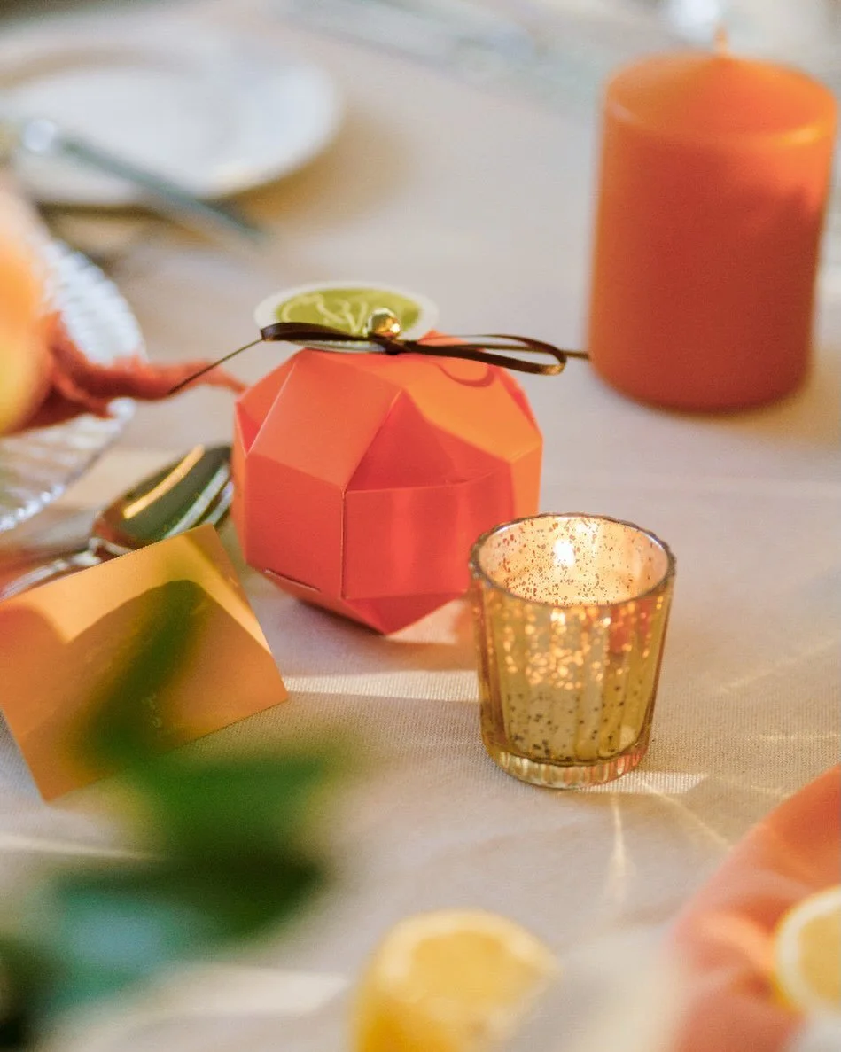 We love this cute bonbon box our clients brought in.

Sometimes the smallest details are the ones that make a guest smile first.

#Styledbyjuno #SydneyWeddingDesigner #SydneyWeddingStylist #SydneyWeddingPlanner #WeddingTablescape