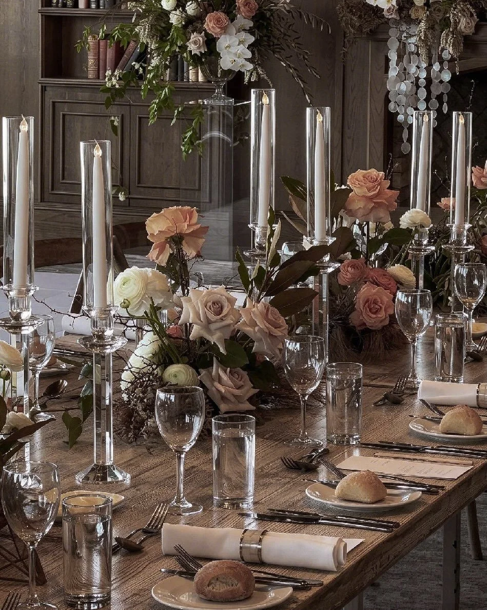 A simple wooden table, thoughtfully designed.

Lively blooms and neat plates, full of quiet atmosphere.

#Styledbyjuno #WeddingTableDecoration #SydneyWeddingDesigner #SydneyWeddingPlanner #SydneyWedding