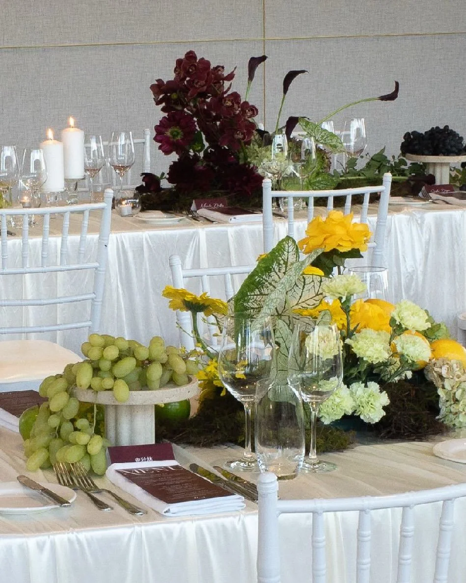 Deep, fresh and full of life.

Colour and texture settle into the space, bringing a quiet richness.

#Styledbyjuno #TableCenterpiece #EventDesigner #SydneyEvent #CorporateEvent