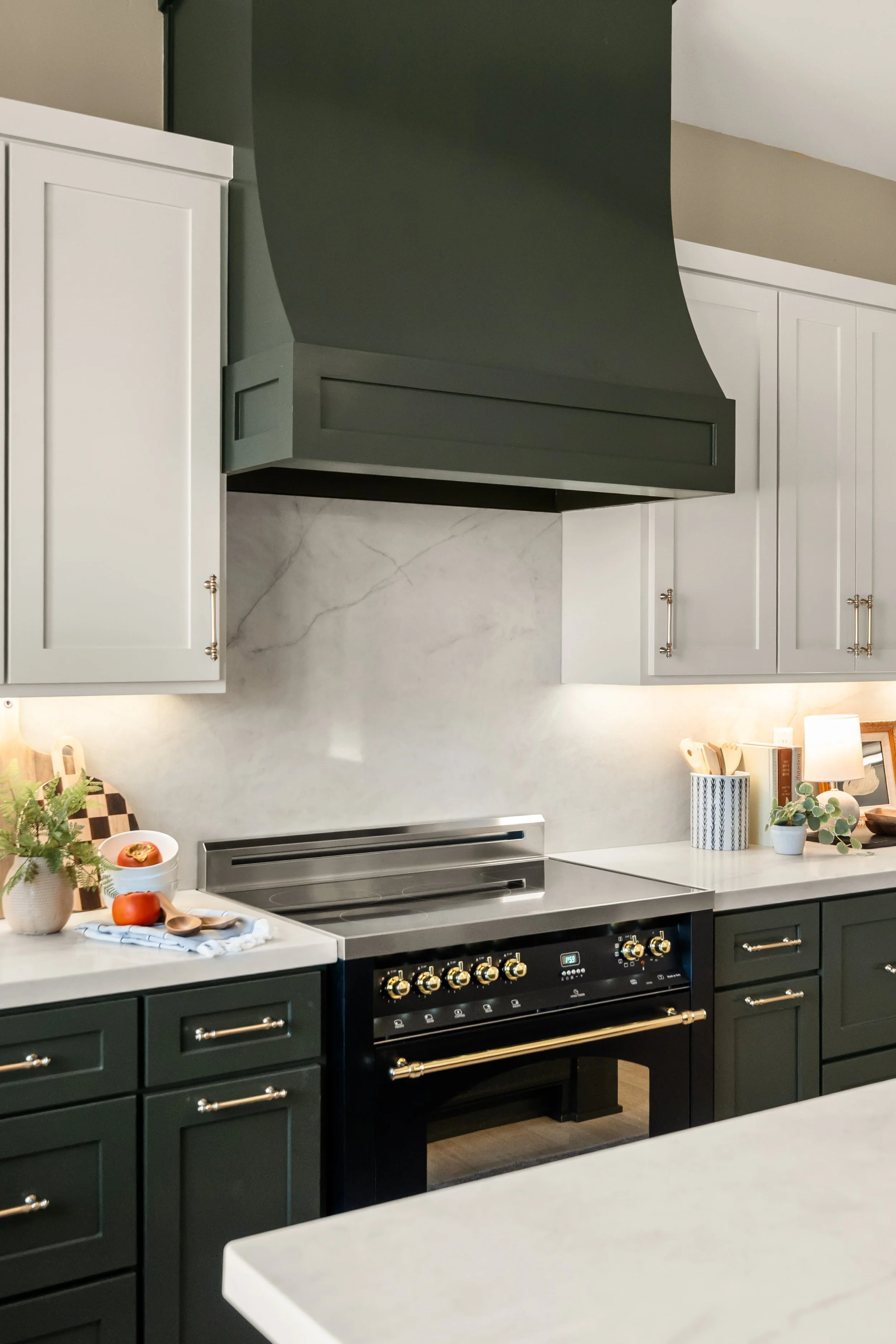 5093 Malibu Drive, Paradise, CA Italian Lofra Induction/Convection Oven/Stove & Vent-A-Hood Exhaust System