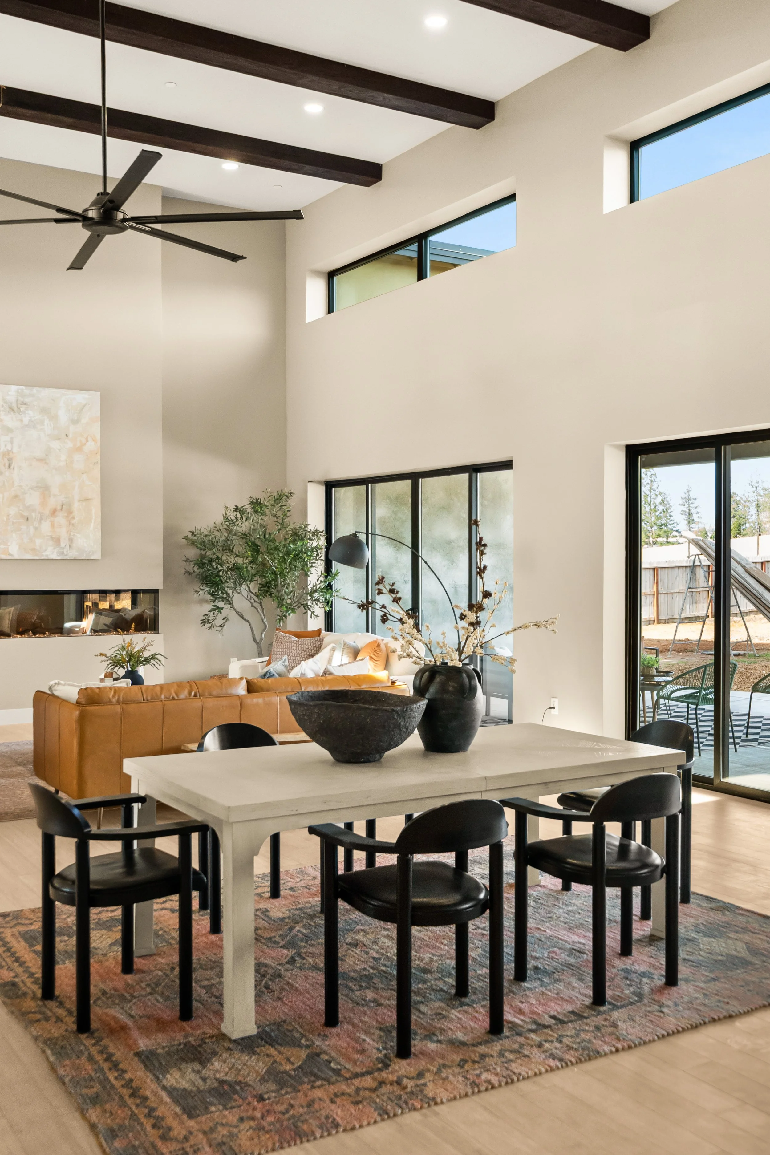 5093 Malibu Drive, Paradise, CA Great Room 