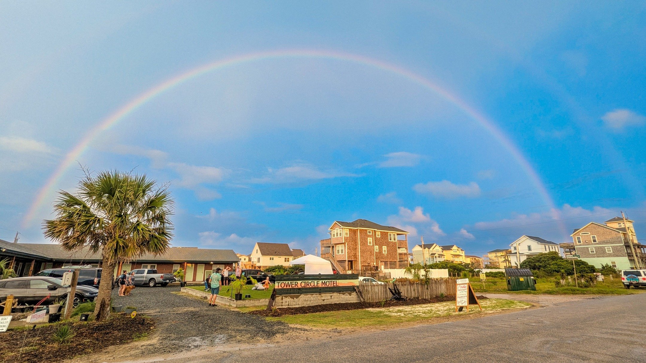 ๐ Somewhere over the rainbow… is Buxton, NC.
Experience the magic at Tower Circle Motel — where small-town charm meets salt air and golden skies.
โจ Book direct for the best rates: towercircleobx.com
๐ Call Olivia to reserve: 252-655-18
