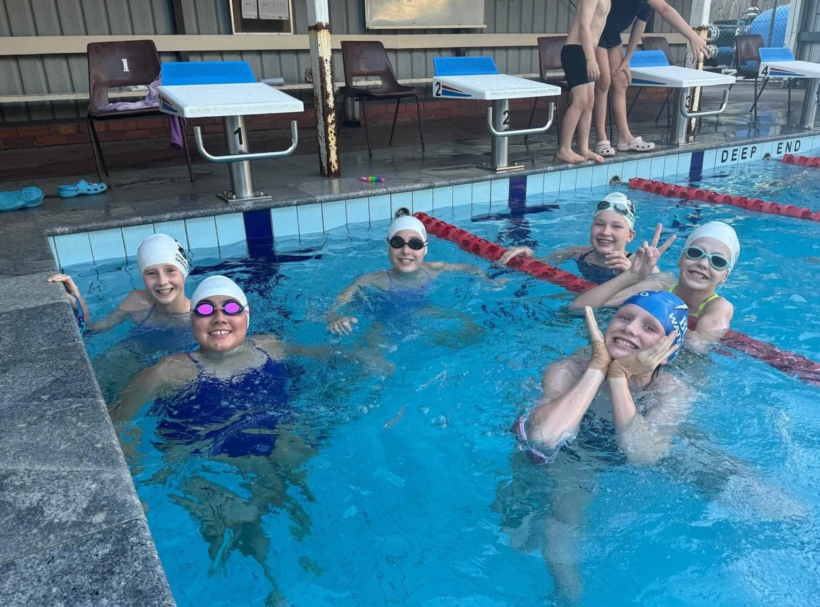 And the penultimate club night for 2025 saw a special farewell for our year 6s. 

A great night of racing finishing off with the traditional year 6 relay!!

Swipe 👉 to see the final return of a familiar voice in racing starting at the Sharx 🙌

#onc