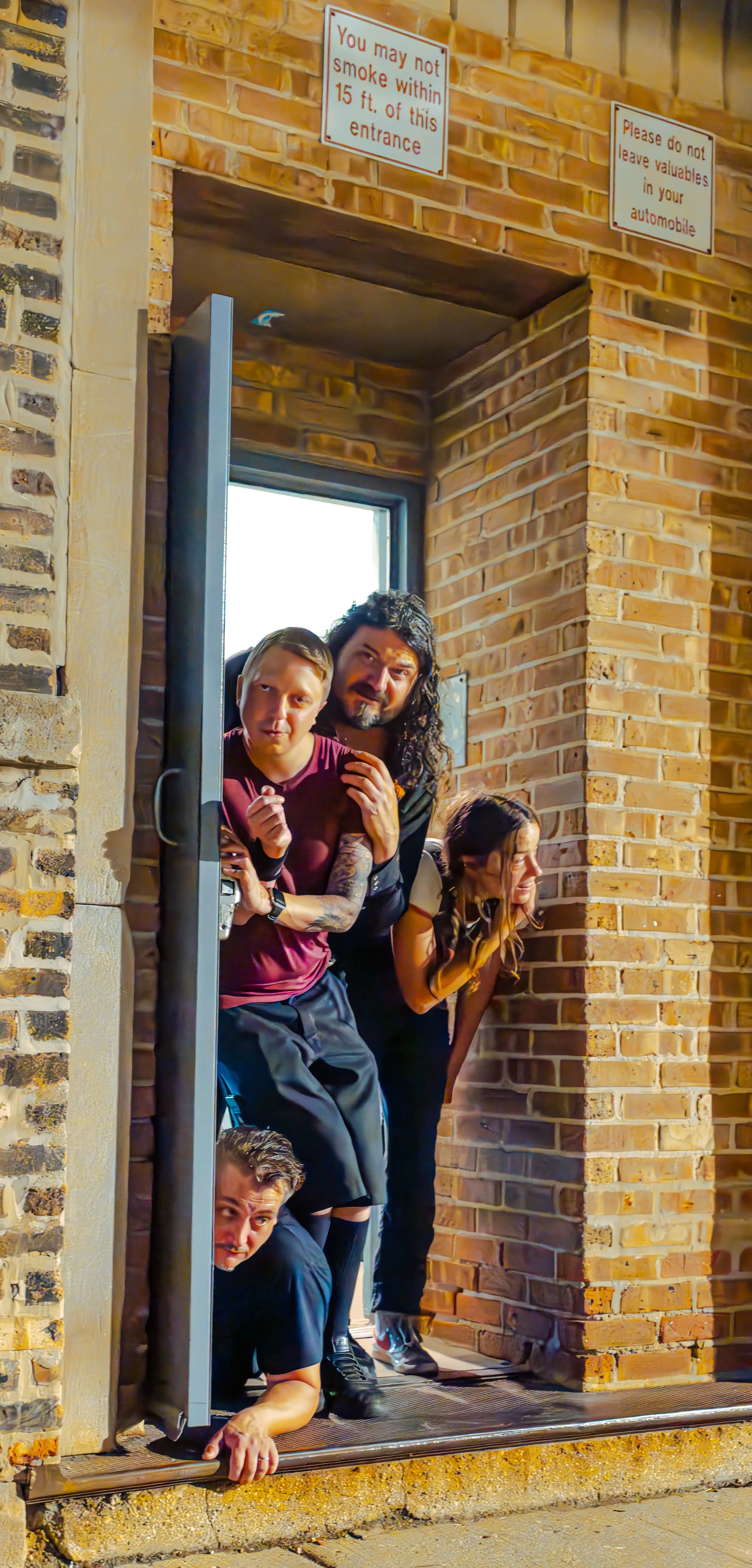 Sybris in door - Photo by Chris Peters