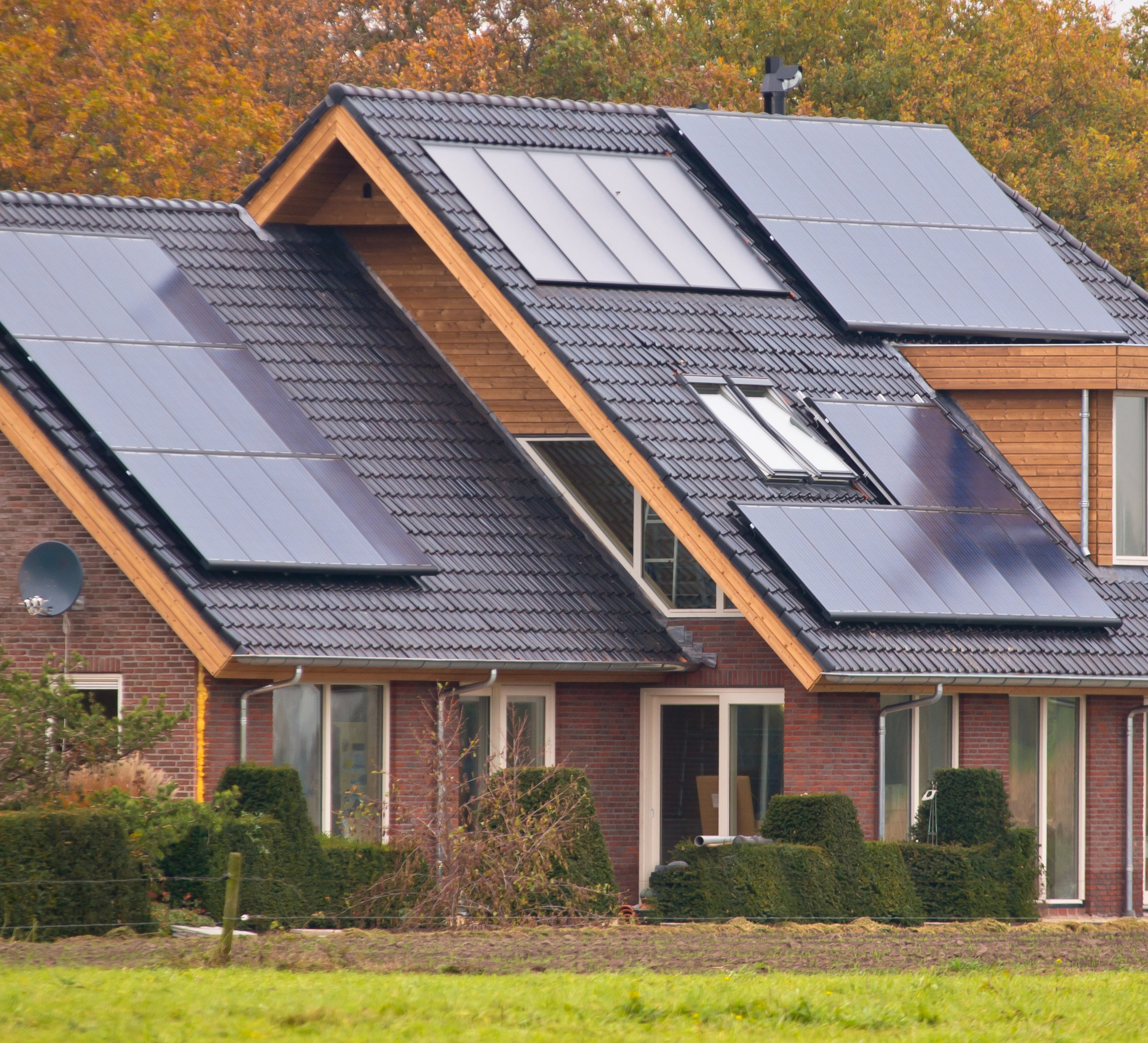 solar-panels-on-house-2021-08-26-16-38-08-utc.jpg