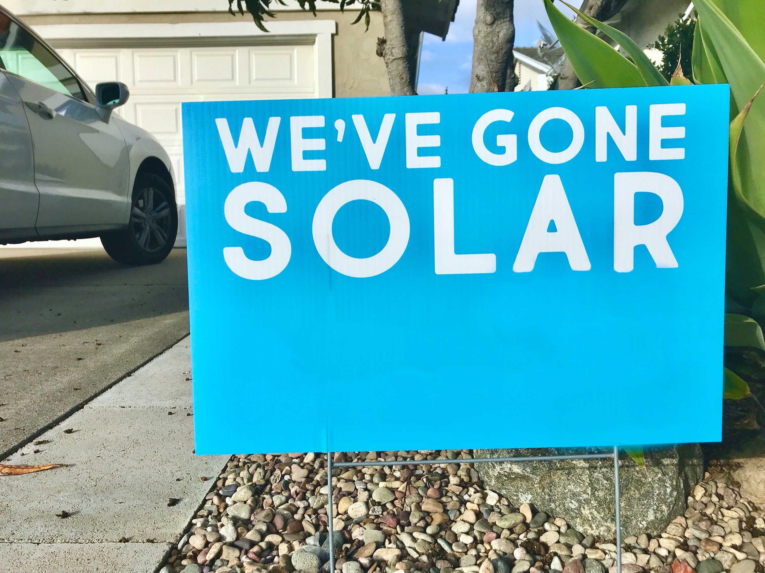 going-solar-is-a-great-way-to-save-money-and-to-us-2022-11-10-10-11-51-utc.jpg