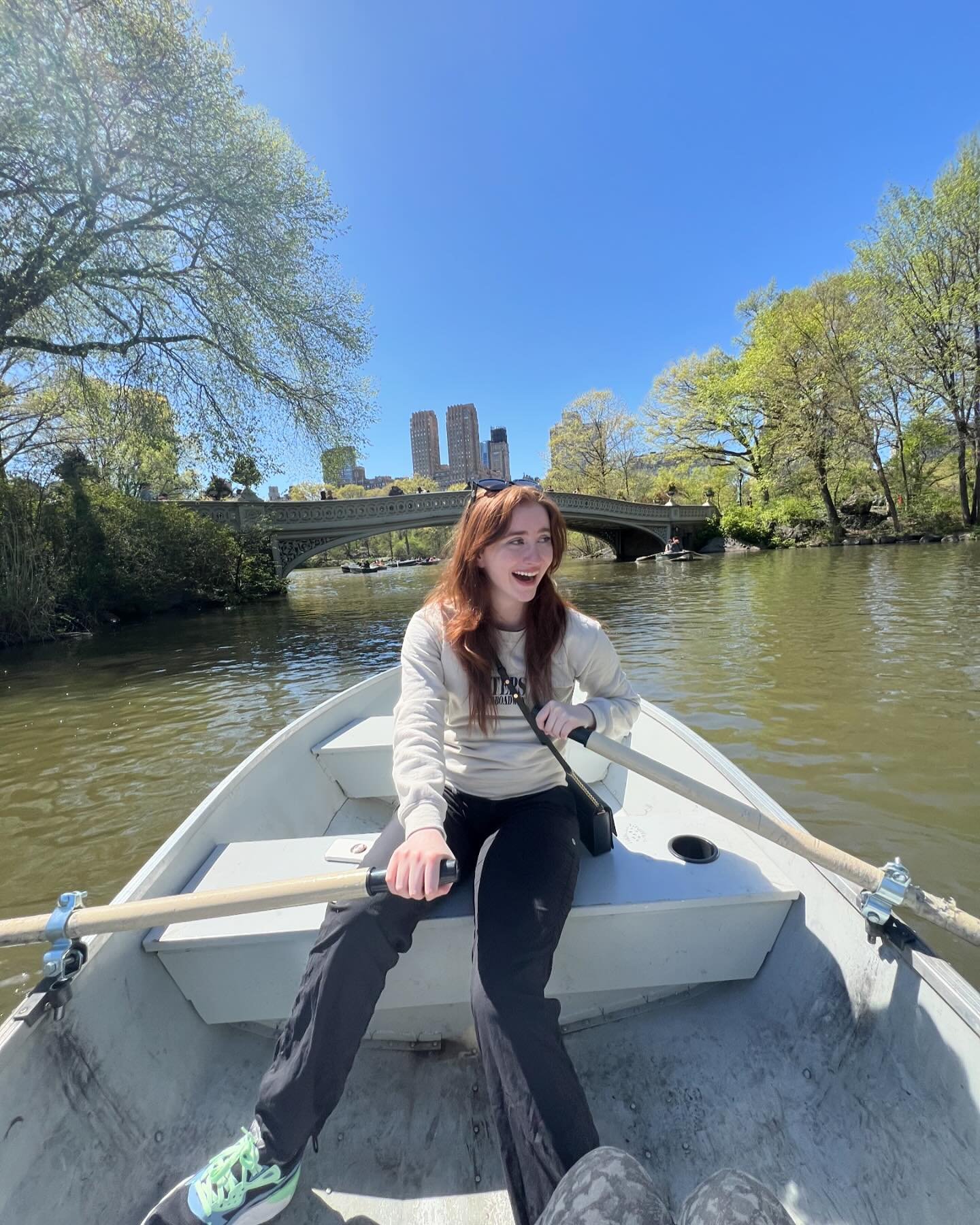 The best way to cure a hangover is by rowing a boat in Central Park with your bestie 😜🌸🌸