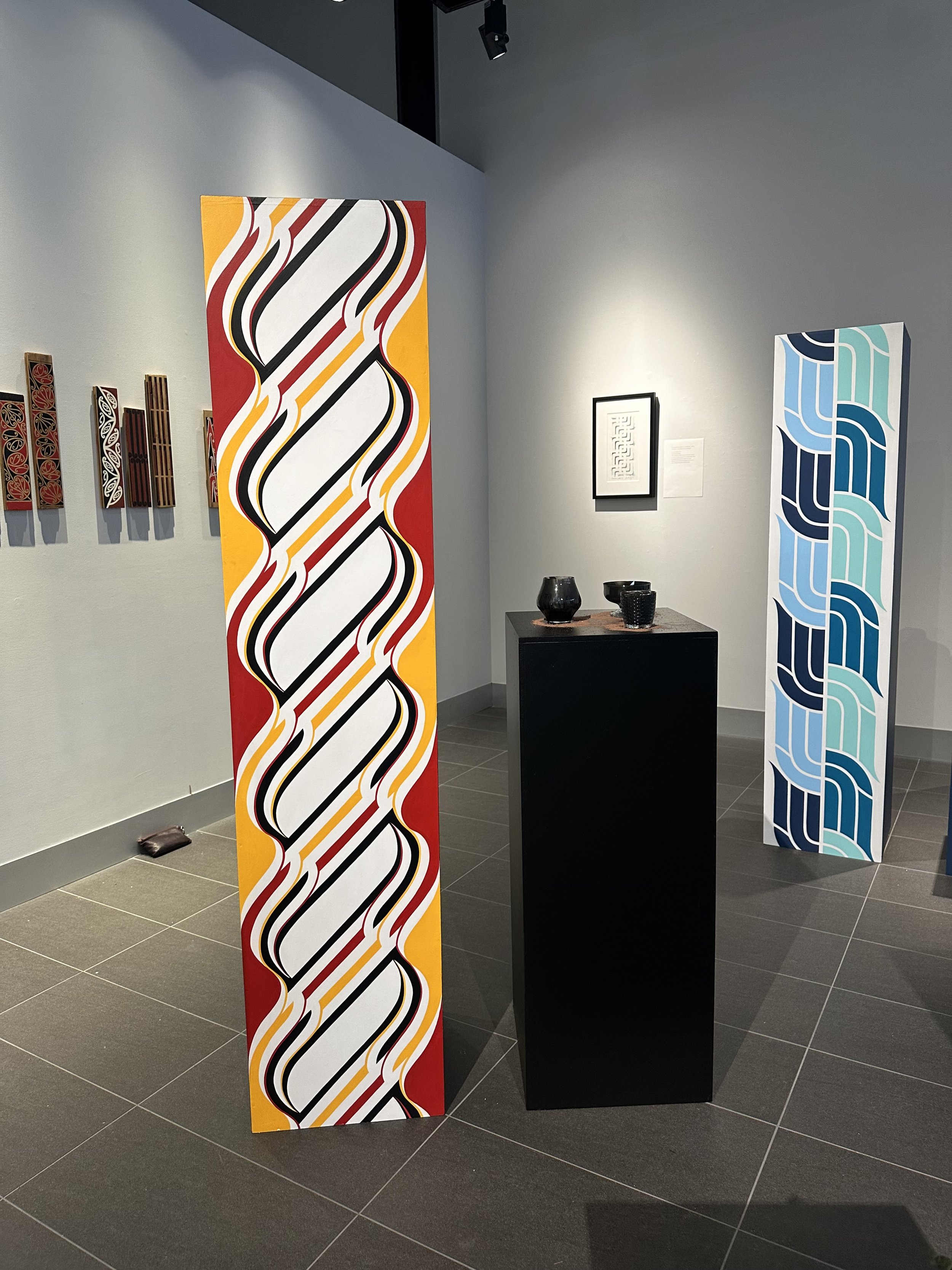 T A H U T A H U A H I
K Ō W H A I W H A I B Y V I A N N E Y P A R A T A
acrylic on wood
This design was inspired by Te Heke Tahutahu Ahi - the first migration of Ngāti Toa after being under siege for months at Kāwhia. As a result of much neg