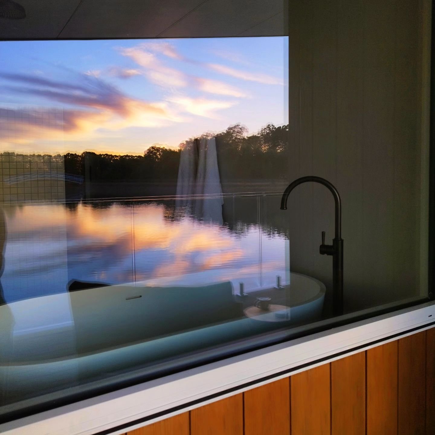 A luxury stay needs a perfectly positioned bath to soak up the scenery 📍 Edge Luxury Villa, Margaret River 

#overthewatervilla #MargaretRiver #luxuryperth #luxurybathroom #romanticgetaway #couplesgetaway #slowstays #sustainabletravel #luxuryaccommo