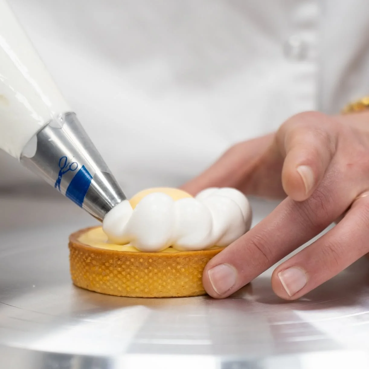 The best gifts are the ones we create ourselves.
 In my private pastry workshops, I&rsquo;ll teach you how to bake this dessert step by step ✨
 Limited spots available until Christmas. 

 If you're interested and want more details or pricing, send me