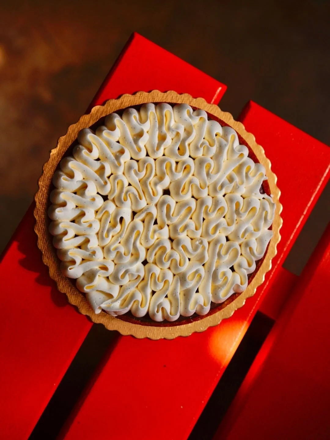 Que desafio! E uma nova paix&atilde;o: fazer colabs com pessoas inspirantes em lugares novos! Fica aqui duas imagens da &uacute;ltima cria&ccedil;&atilde;o que eu fiz na cidade da minha inf&acirc;ncia: Ribeir&atilde;o Preto. Tarte de baunilha com cho