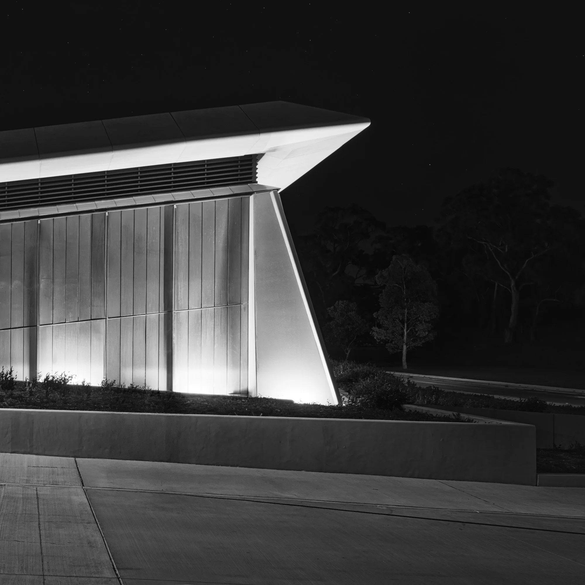 AWM_Anzac Hall_Ext Detail_B&W