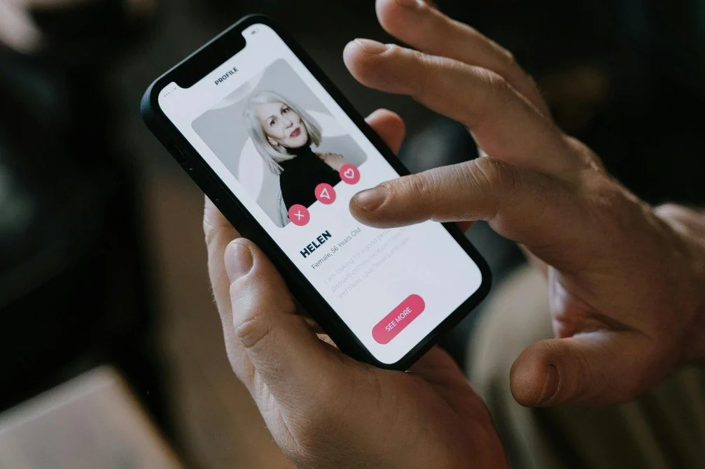 The Digital Detox: Why London's Elite Are Returning to Offline Introductions