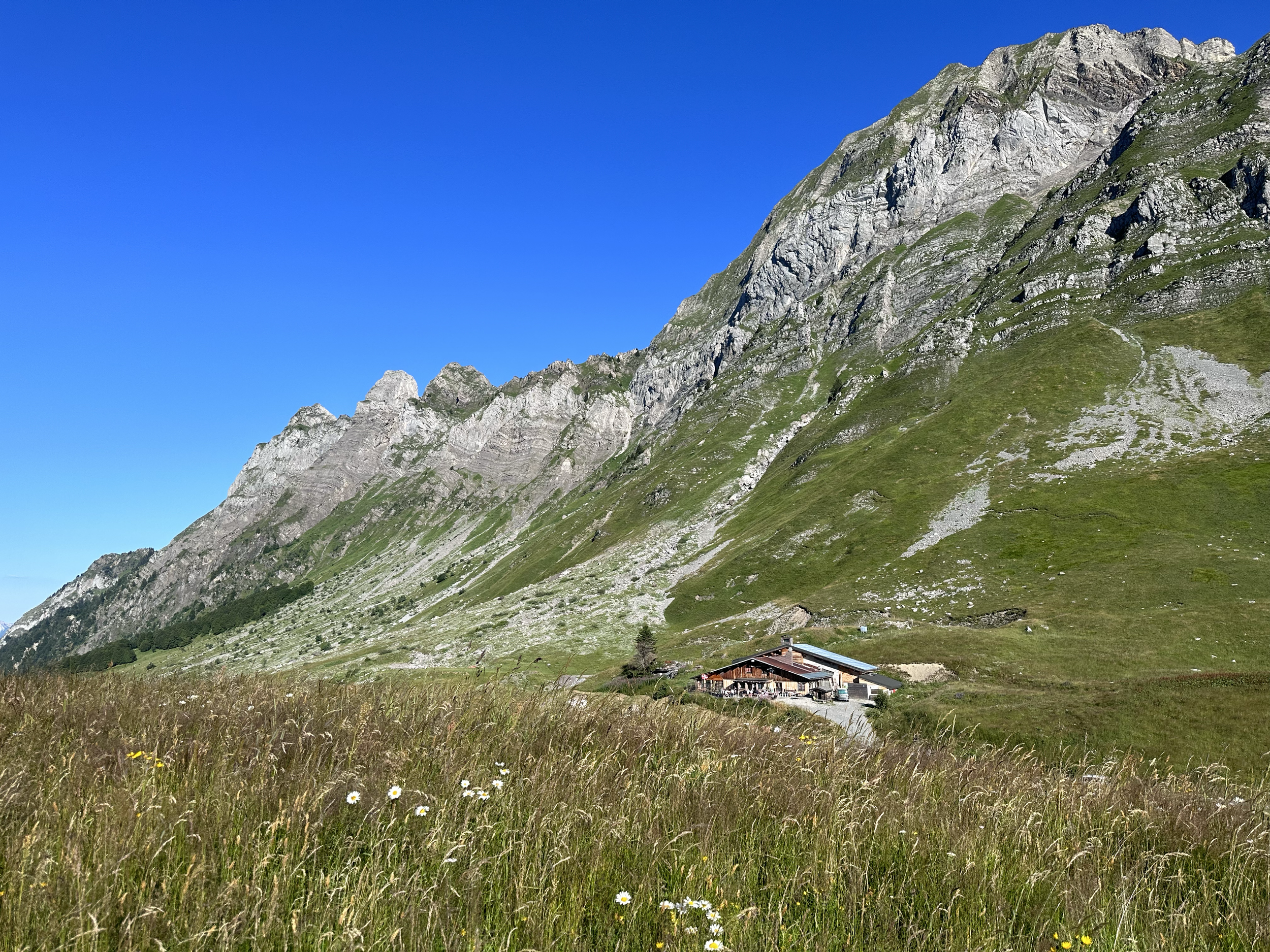 REFUGE ARPETTAZ COL MONT CHARVIN.png