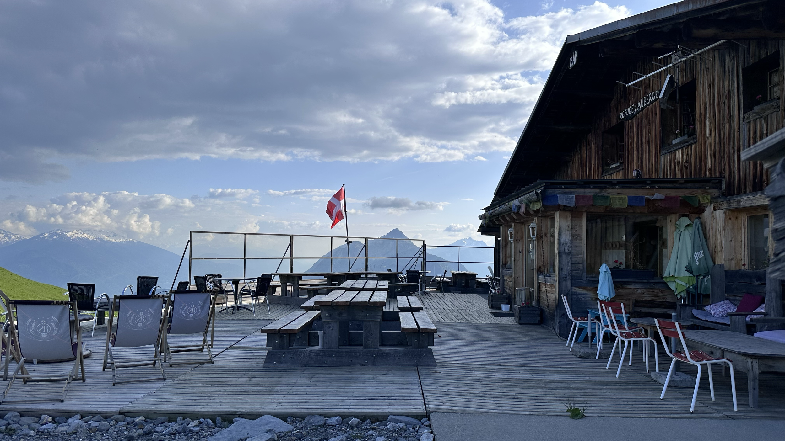 TERRASSE REFUGE ARPETT SAVOIE.png