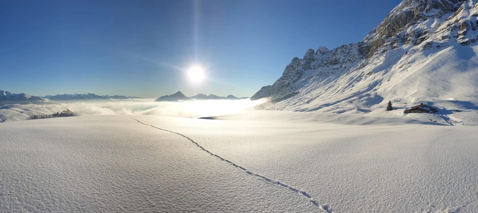 REFUGE ARPETTAZ NEIGE SOLEIL.jpg