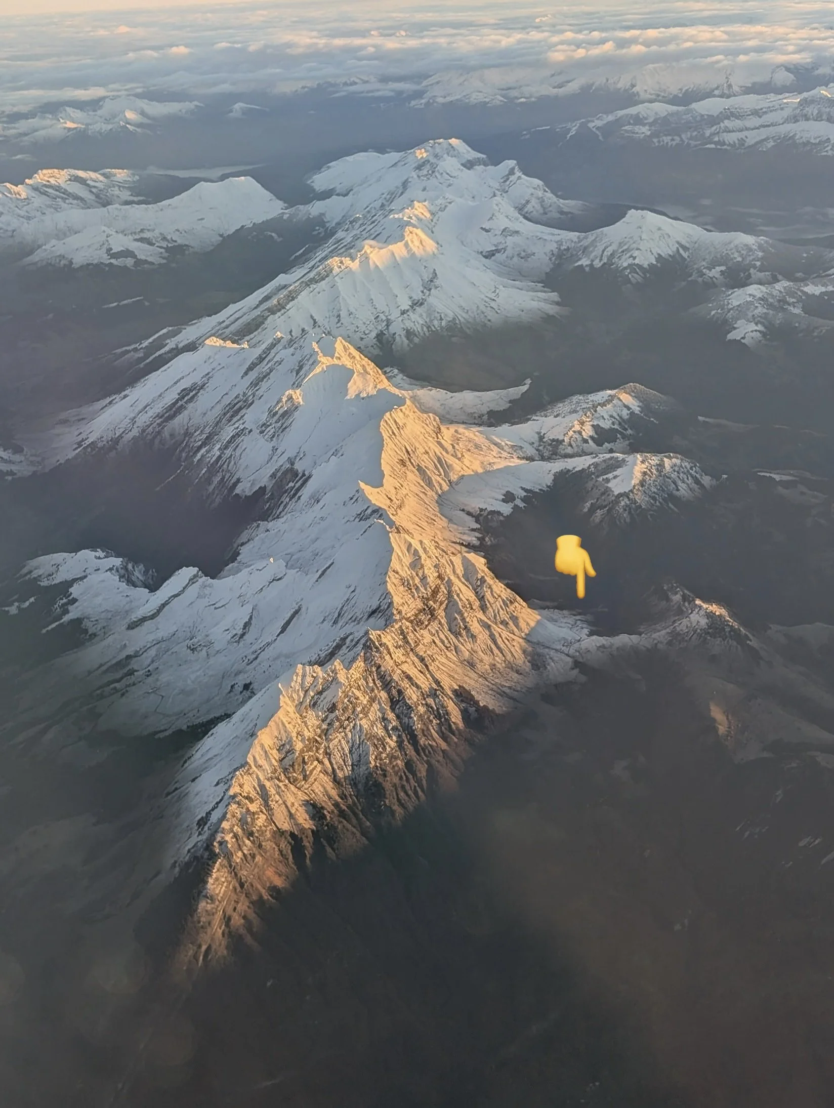 REFUGE ARPETTAZ ARAVIS CIEL AVION .jpg