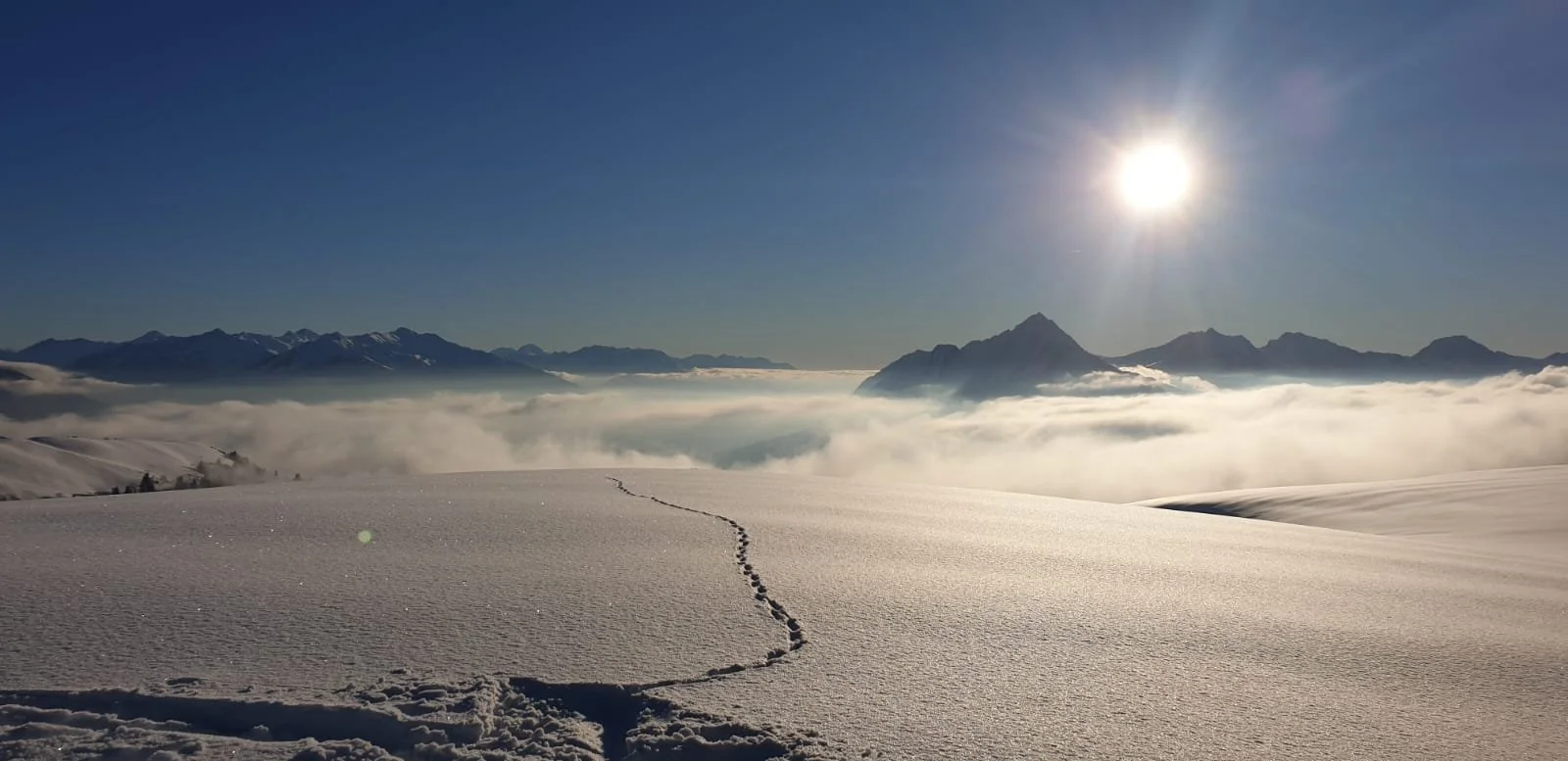 REFUGE ARPETTAZ MER DE NUAGE SOLEIL NEIGE.jpg