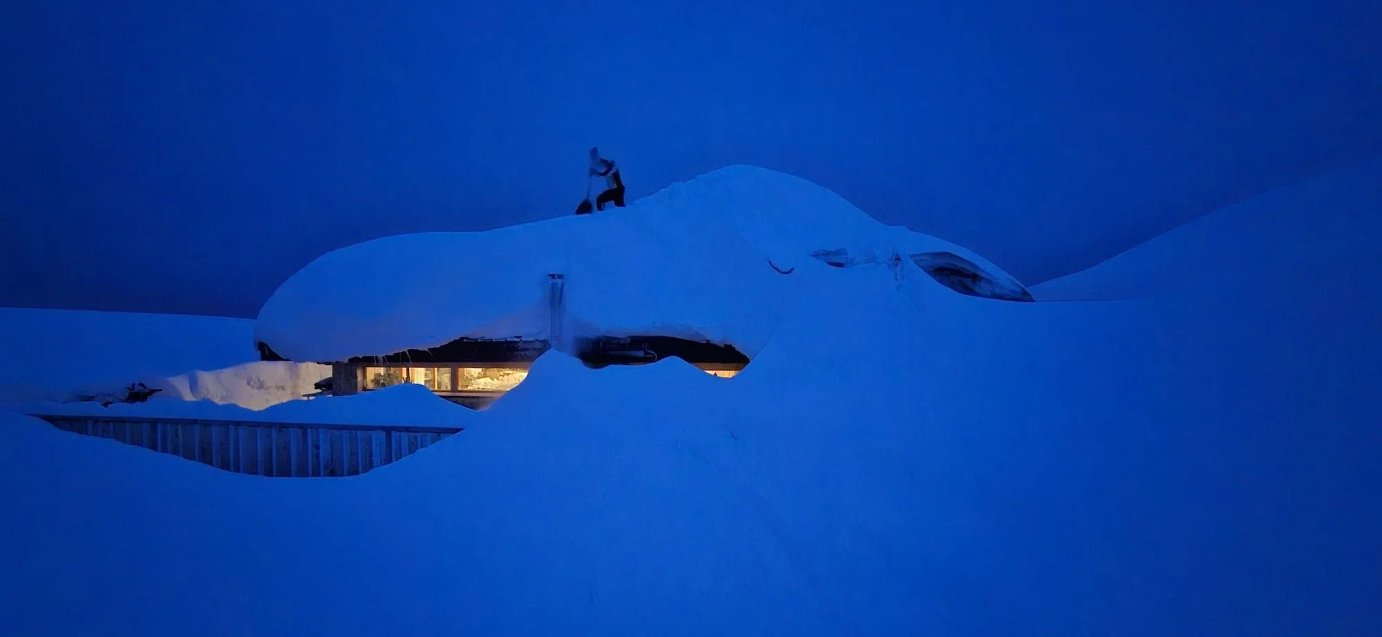 NEIGE NUIT METRE REFUGE ARPETTAZ.JPG